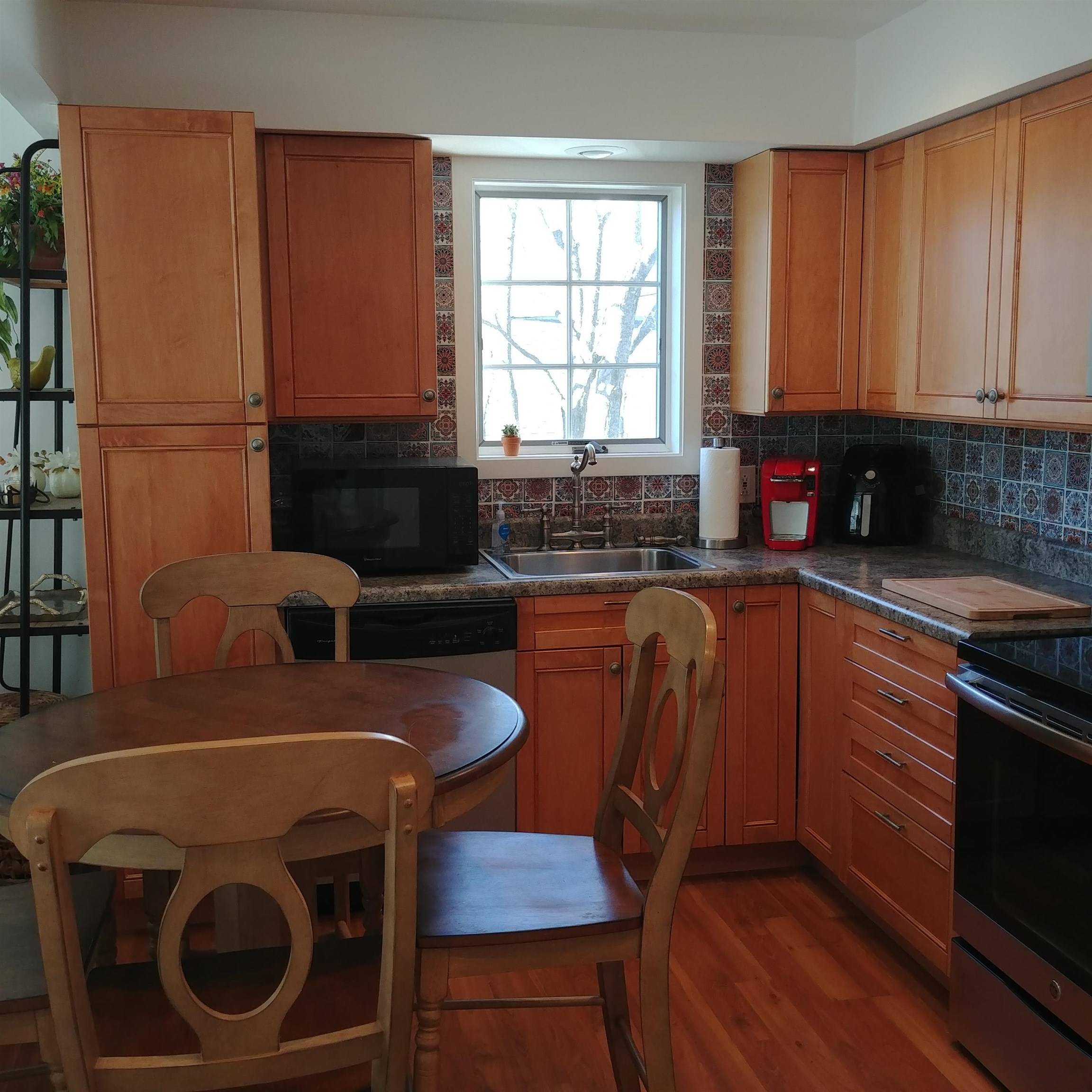 Bennington, VT 05201,432 South ST #B2