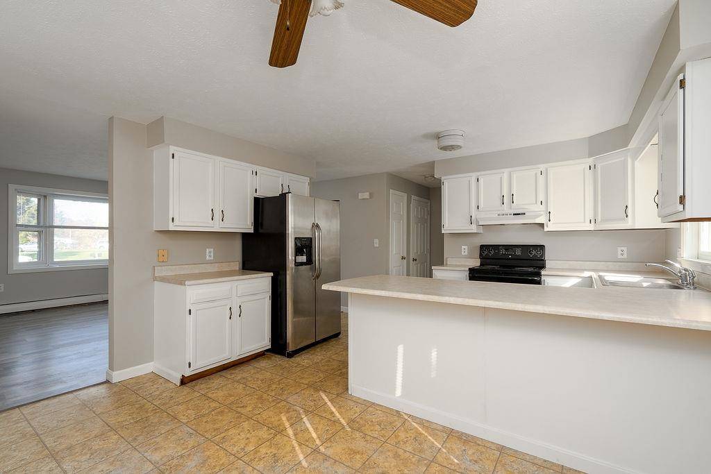 Derry, NH 03038,32R Norman DR