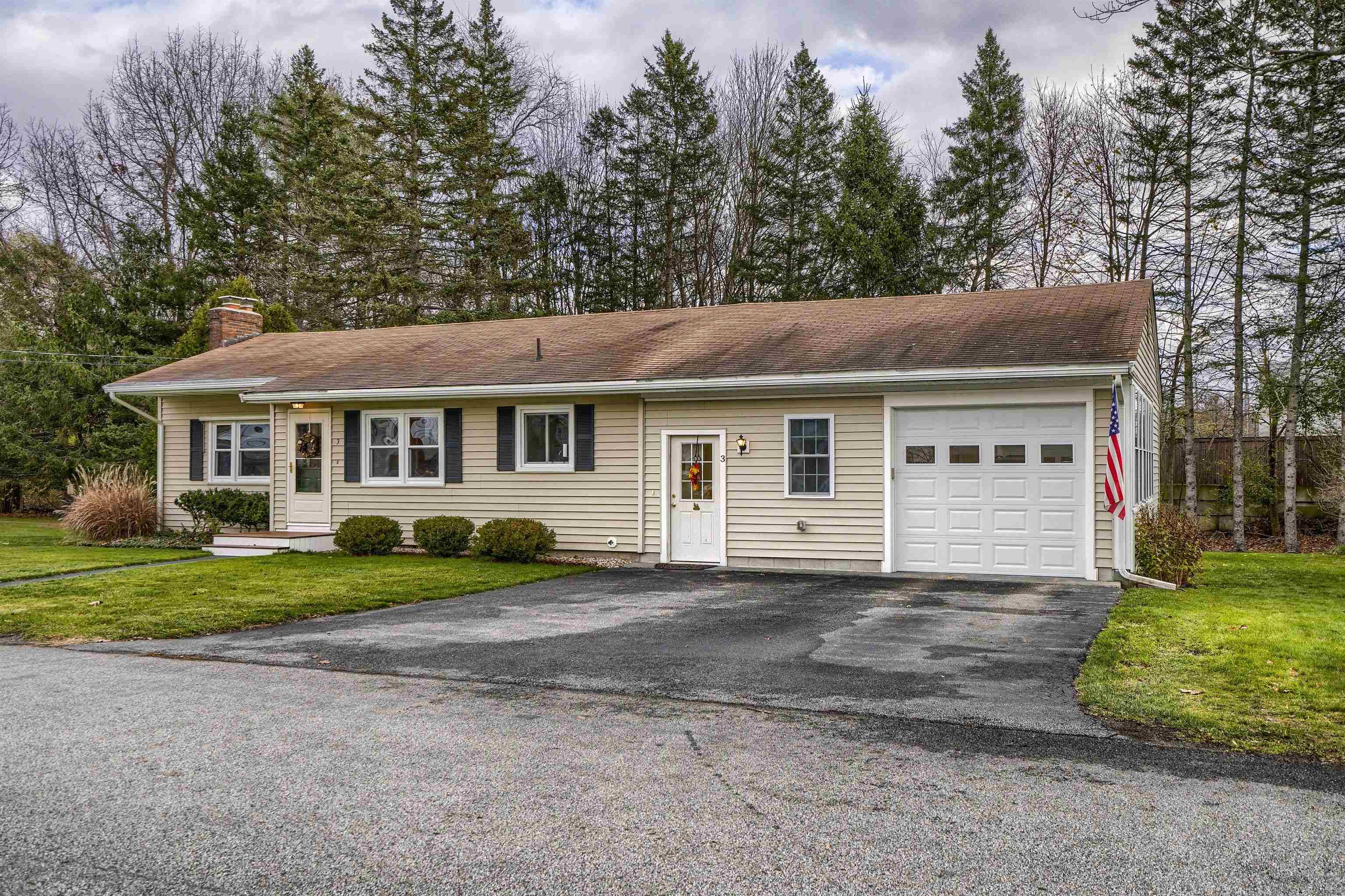 Exeter, NH 03833,3 Bonnie DR