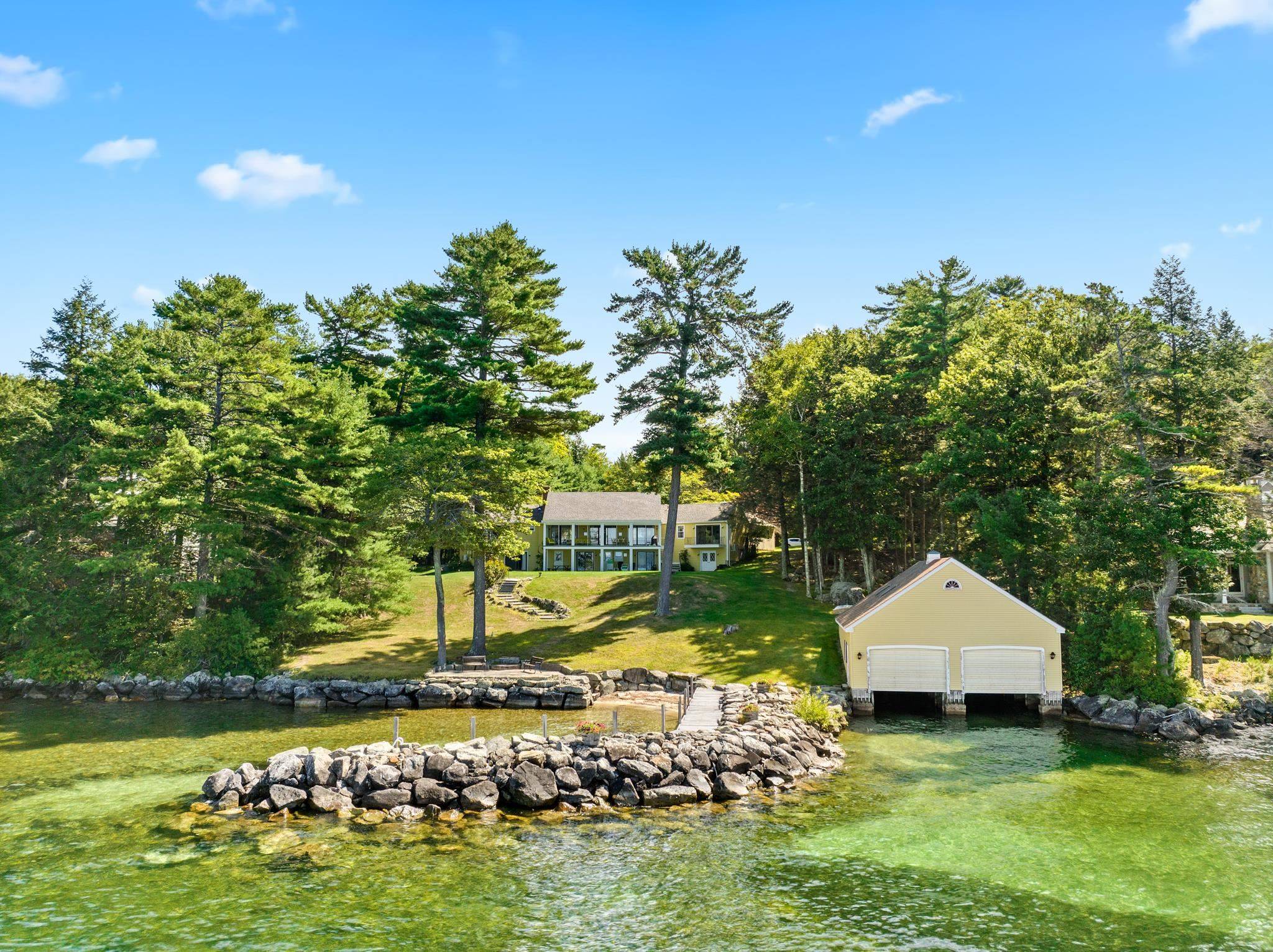 Moultonborough, NH 03254,28 Hummingbird LN