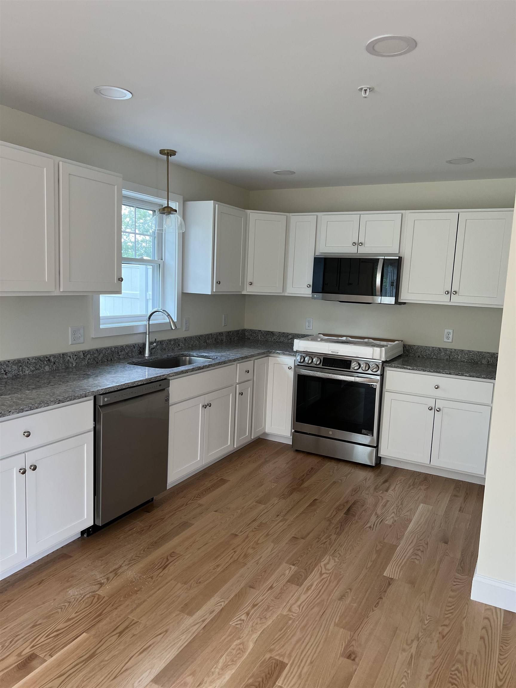 Epping, NH 03042,19b Biggs AVE #19B