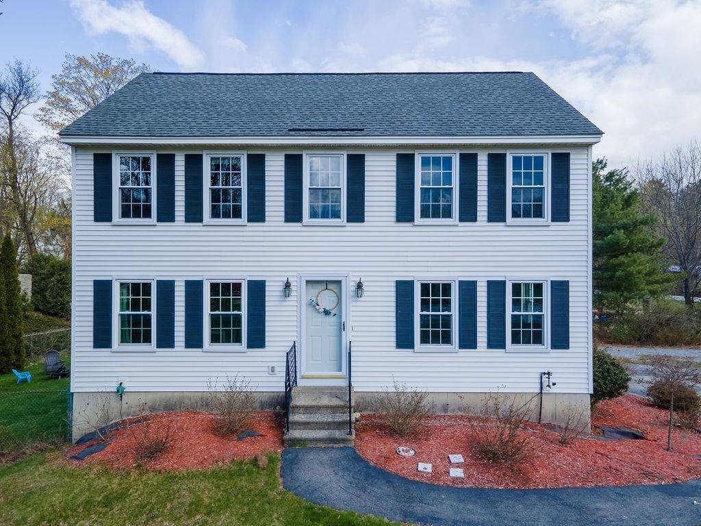 Goffstown, NH 03045,9 Mountain RD