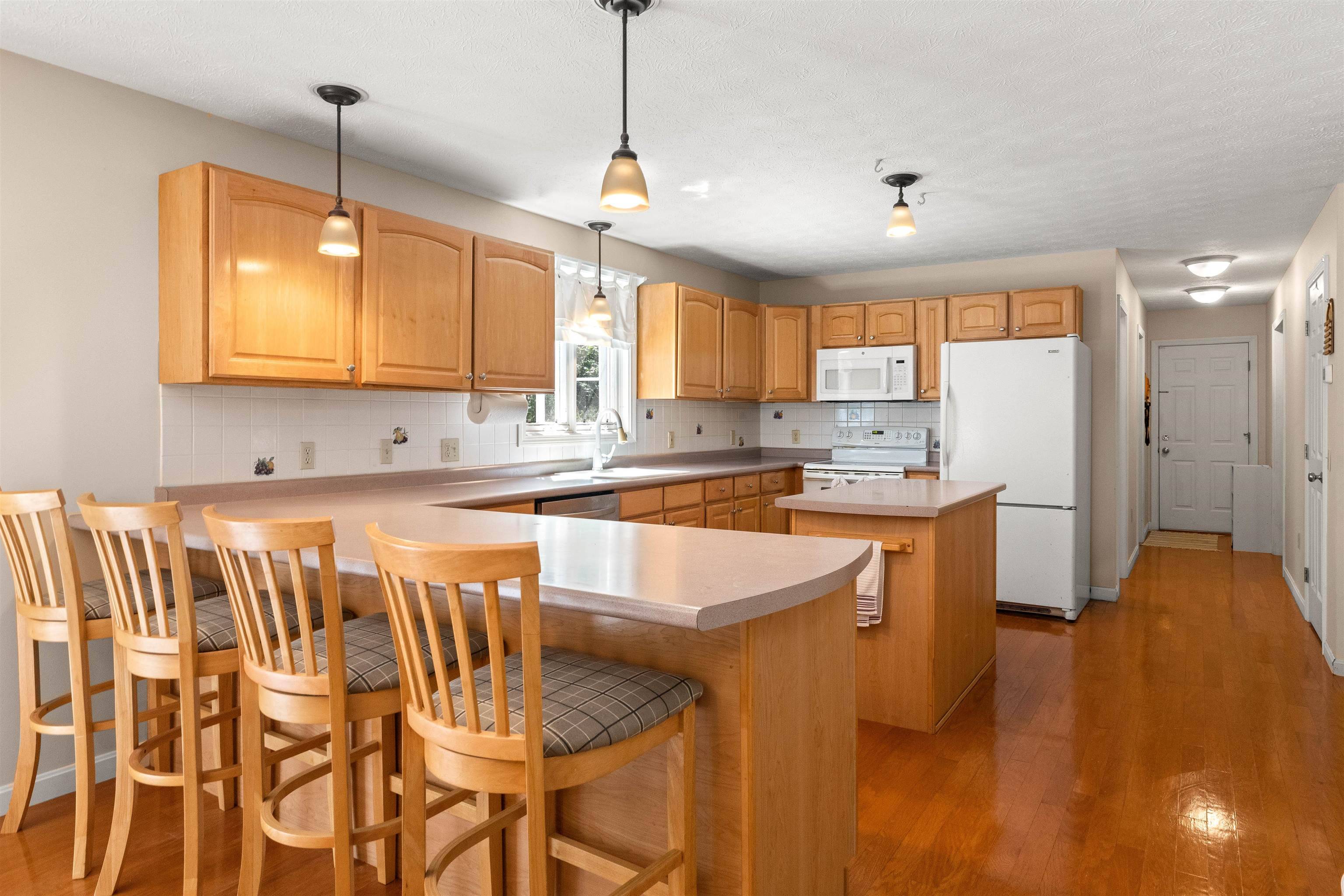 Hudson, NH 03051,6 Copeland DR