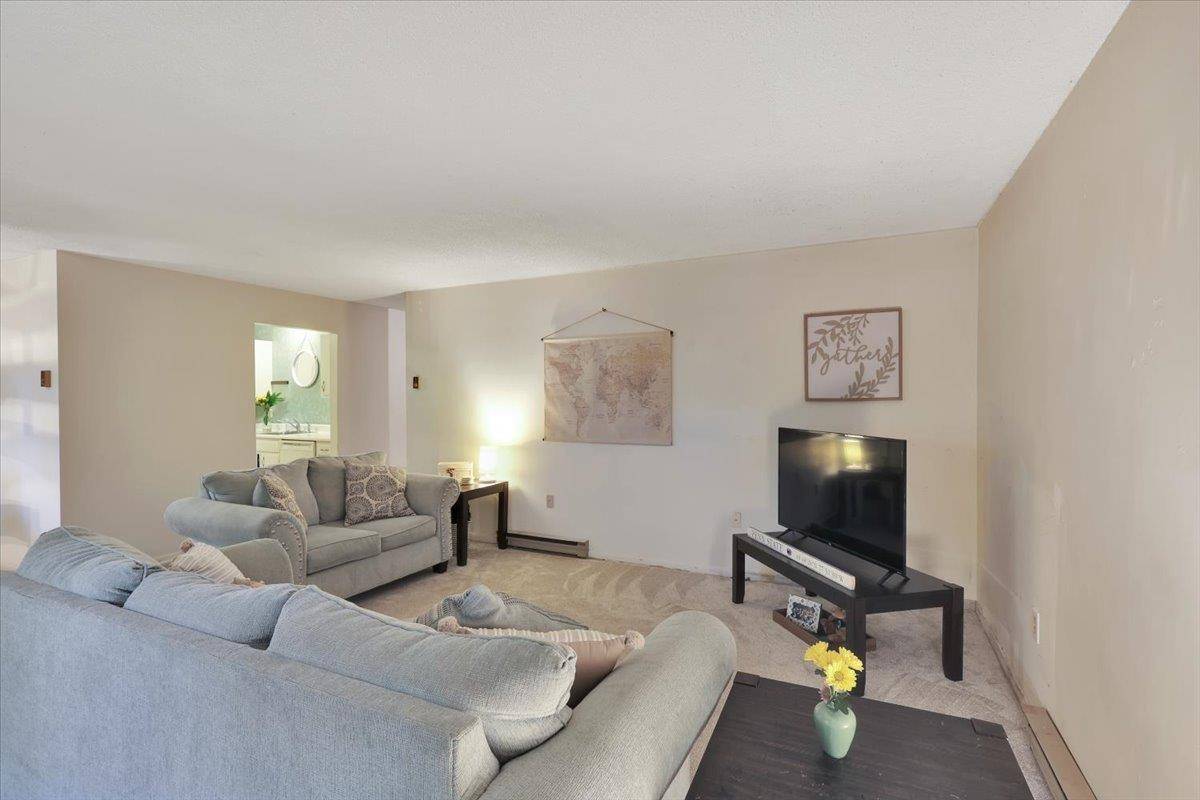 South Burlington, VT 05403-8221,85 Bayberry LN #85