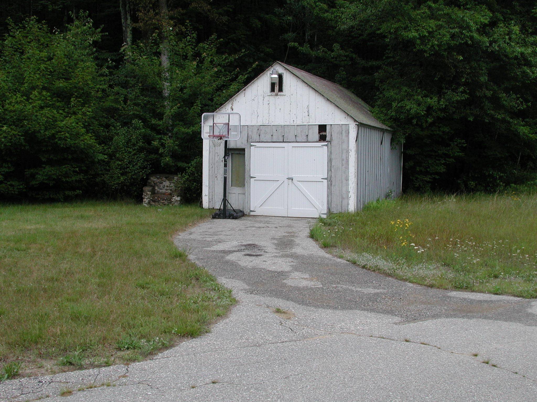 Loudon, NH 03307,438 Route 106 South