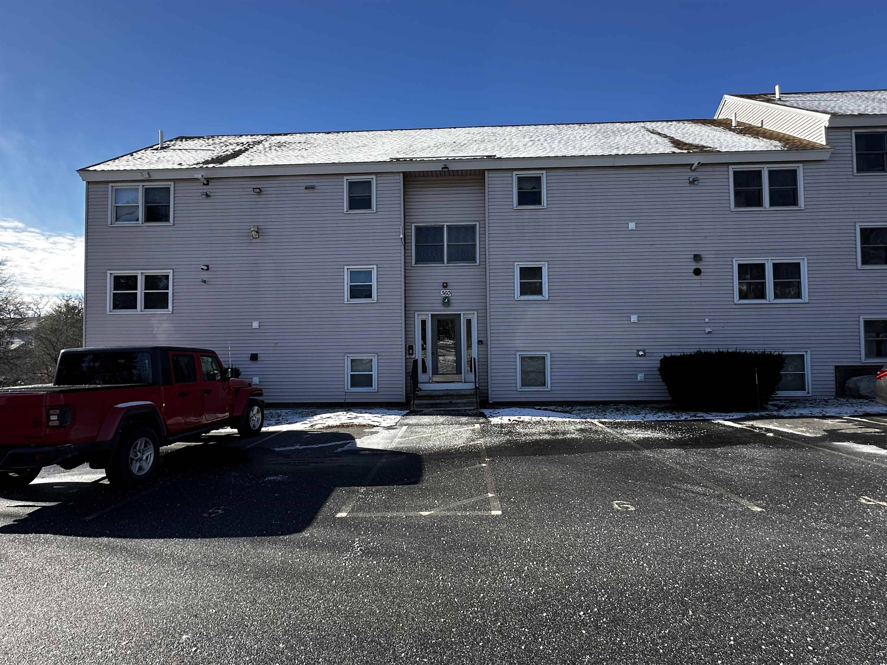 Manchester, NH 03103,360 Circle RD #1