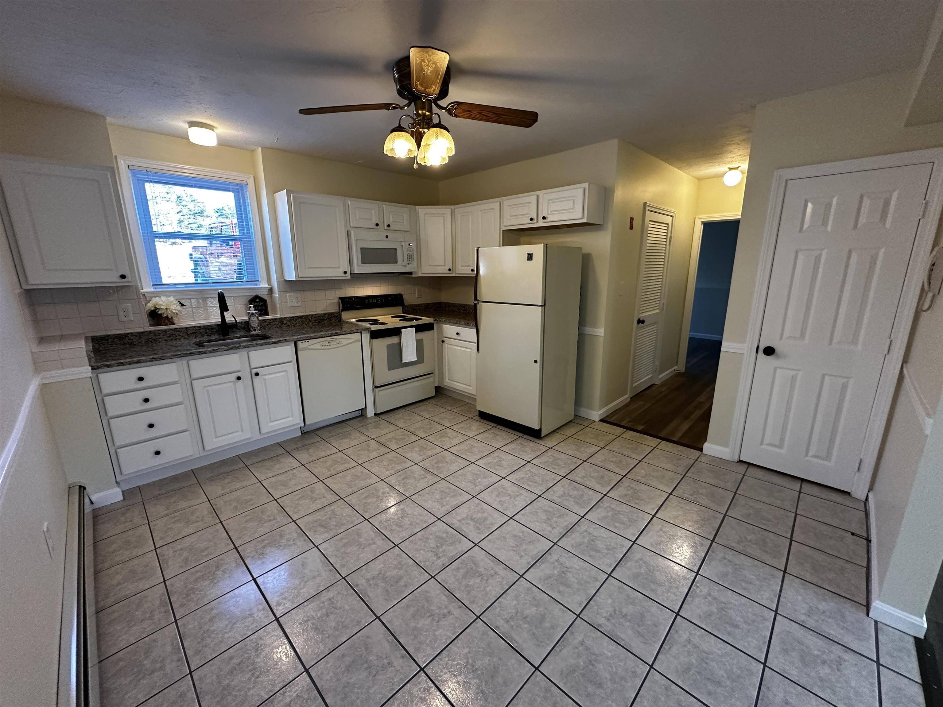 Manchester, NH 03103,360 Circle RD #1