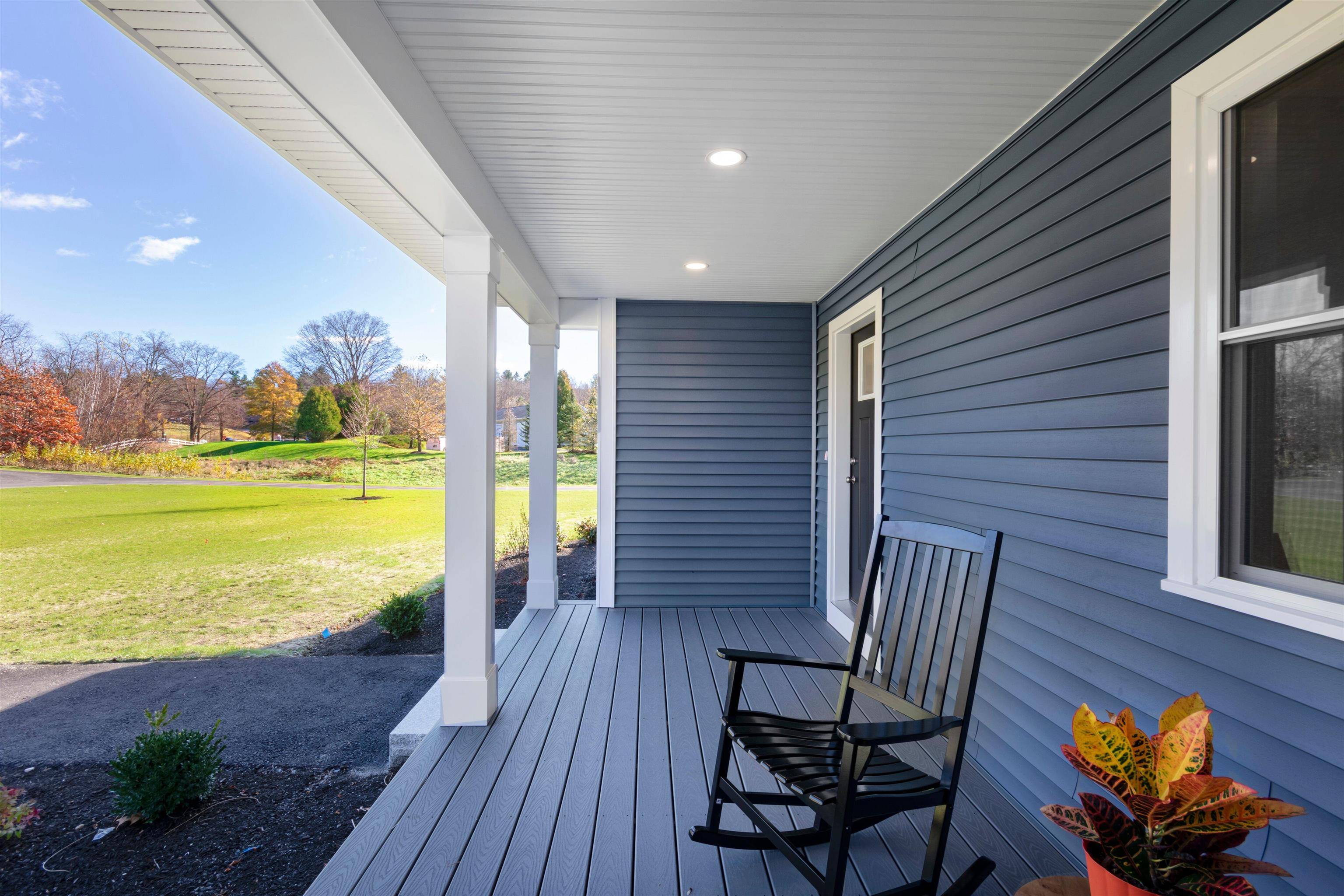 Hudson, NH 03051,8 Acadia DR