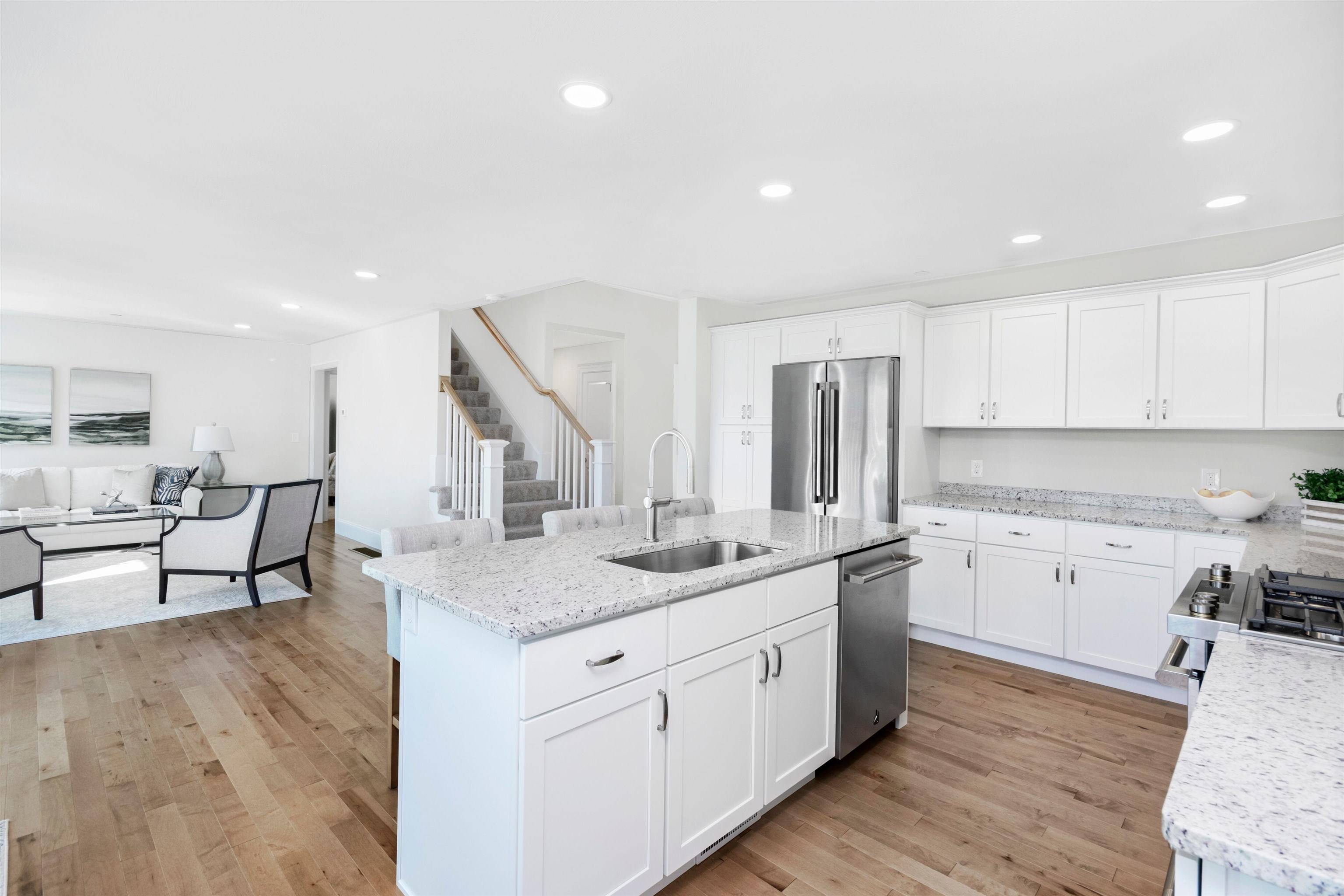 8 Acadia DR Hudson, NH 03051