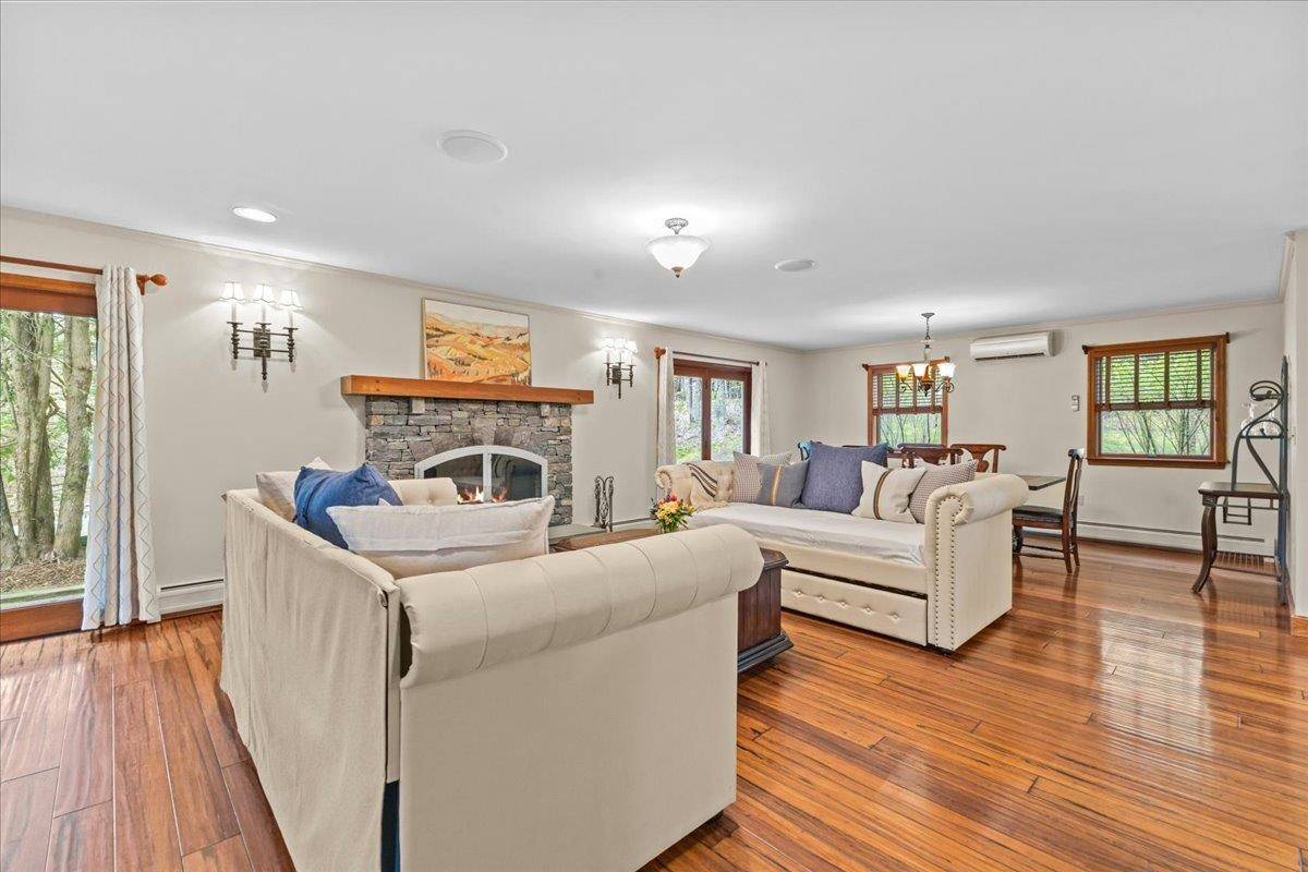 62 Winterbird RD Stowe, VT 05672
