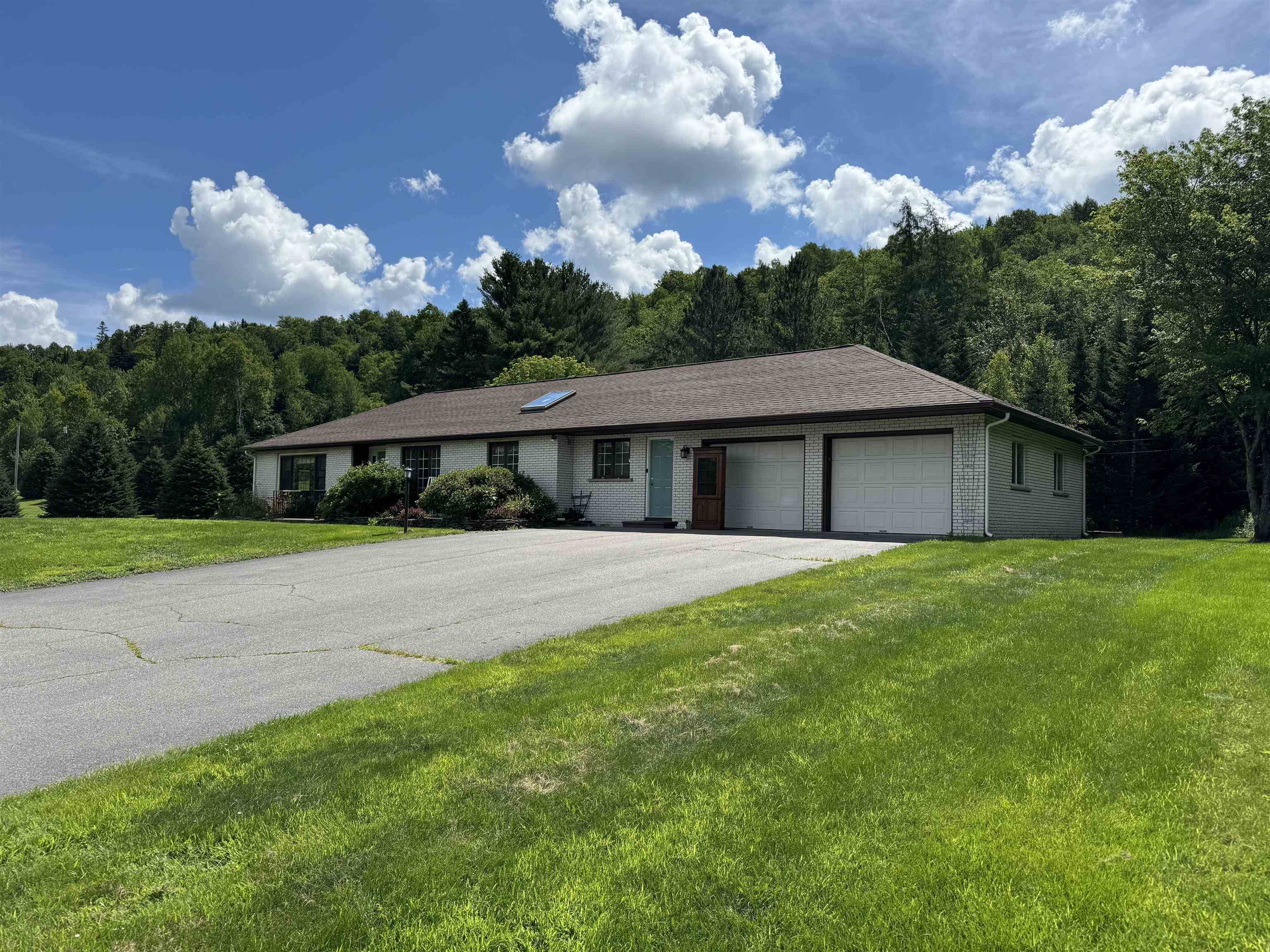 Colebrook, NH 03576,25 Sunset DR