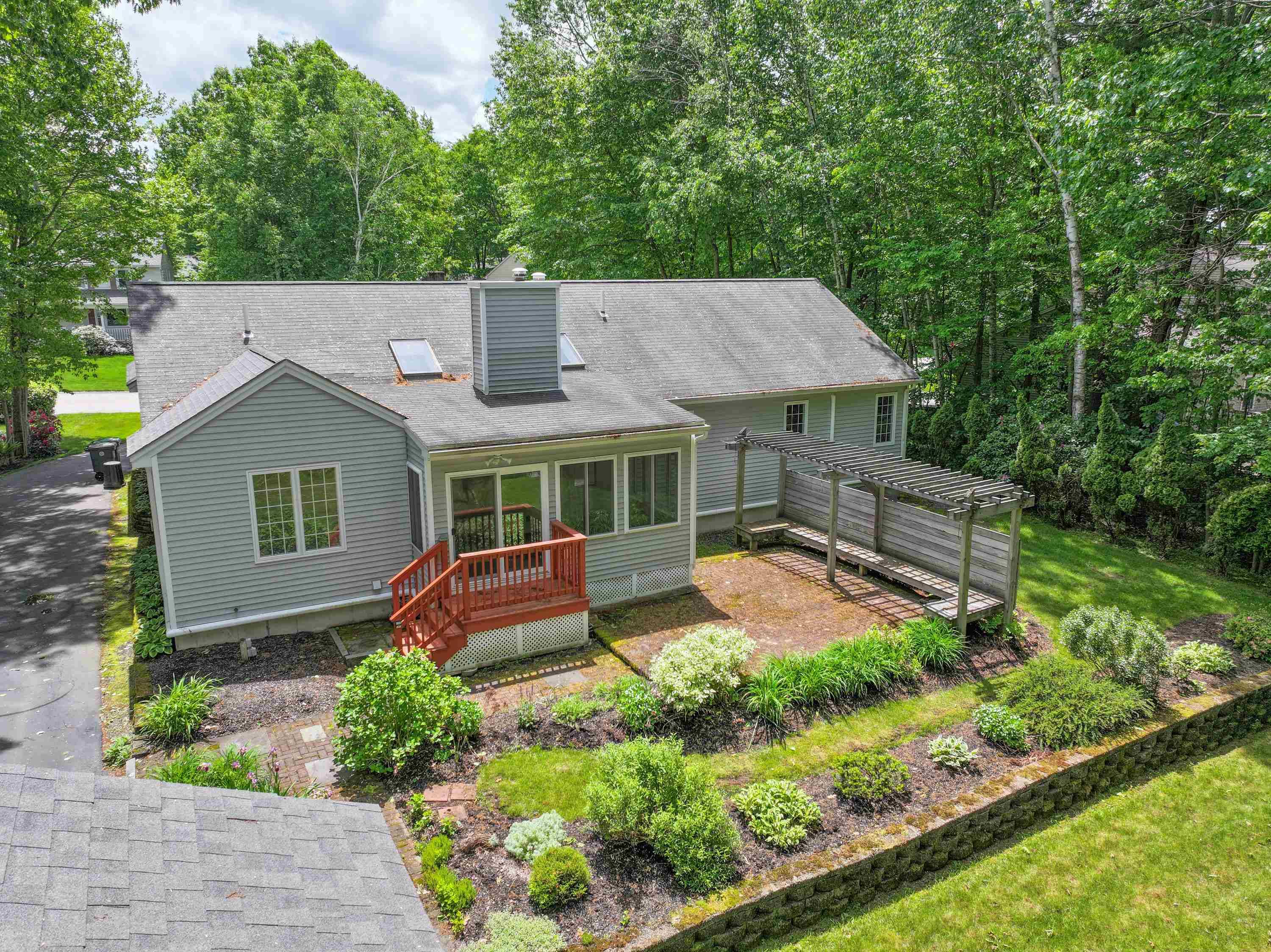 Hooksett, NH 03106,24 Julia DR