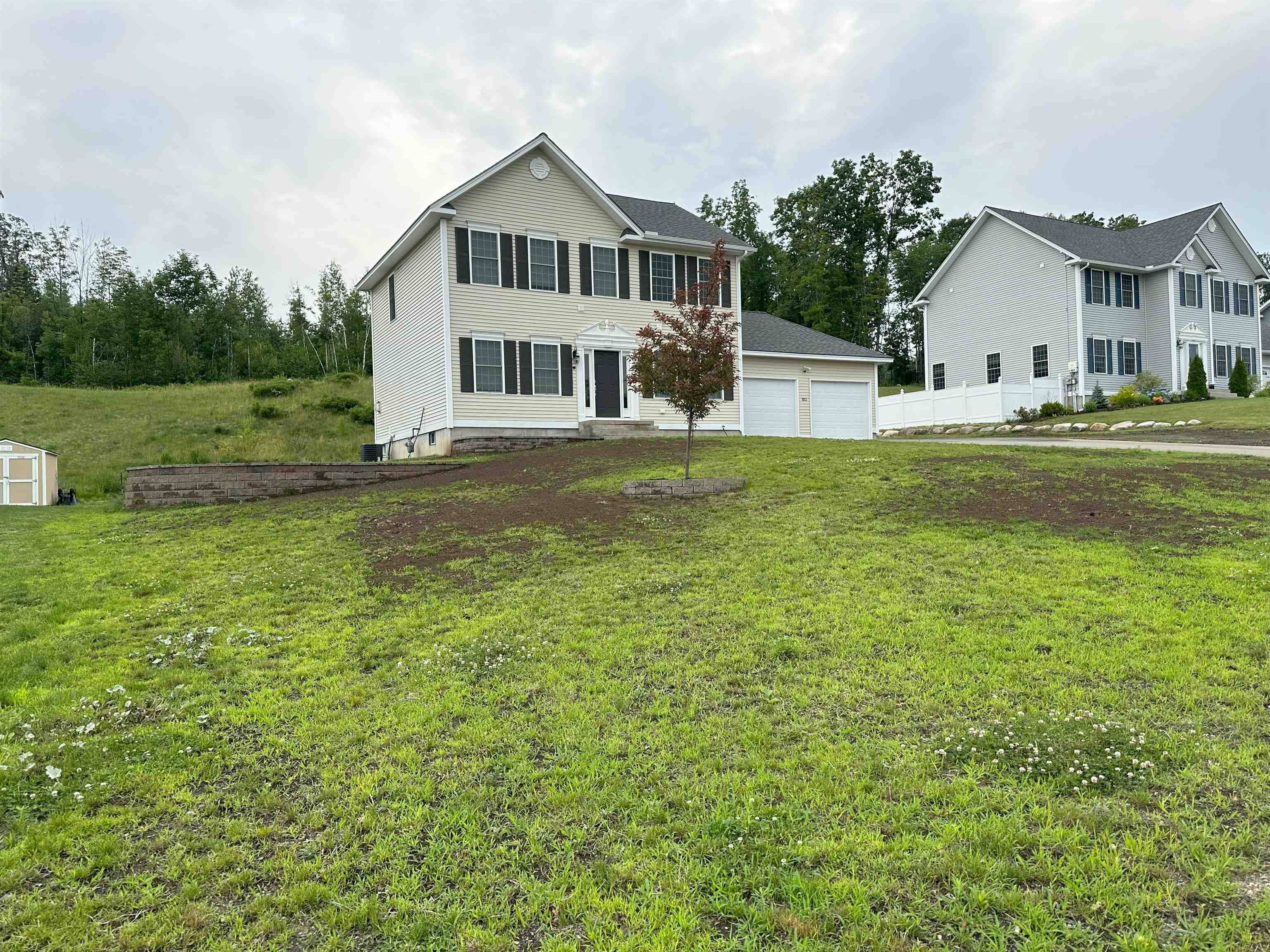 Hooksett, NH 03106,183 Brookview DR