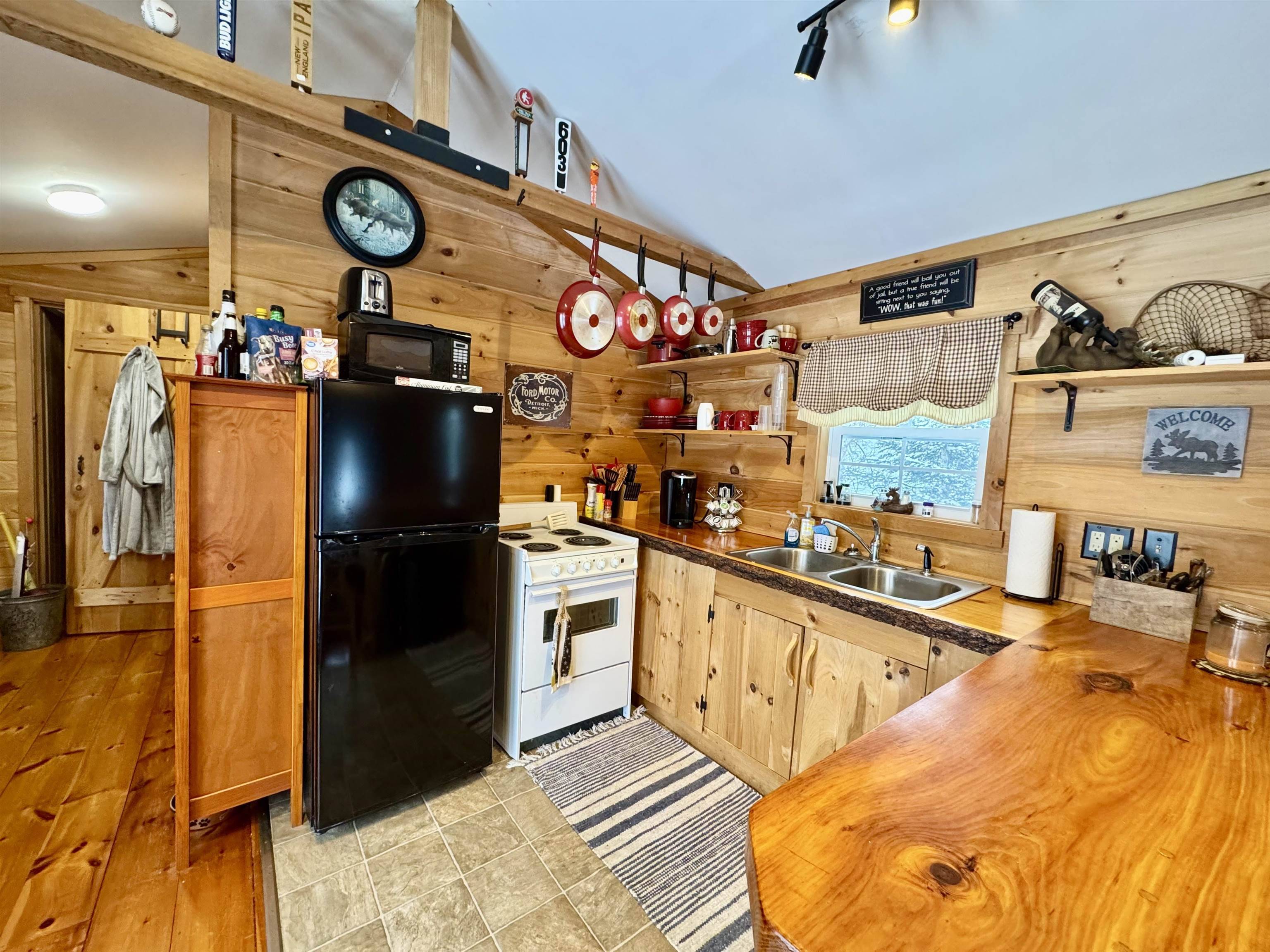 Stewartstown, NH 03597,13 Darwin DR