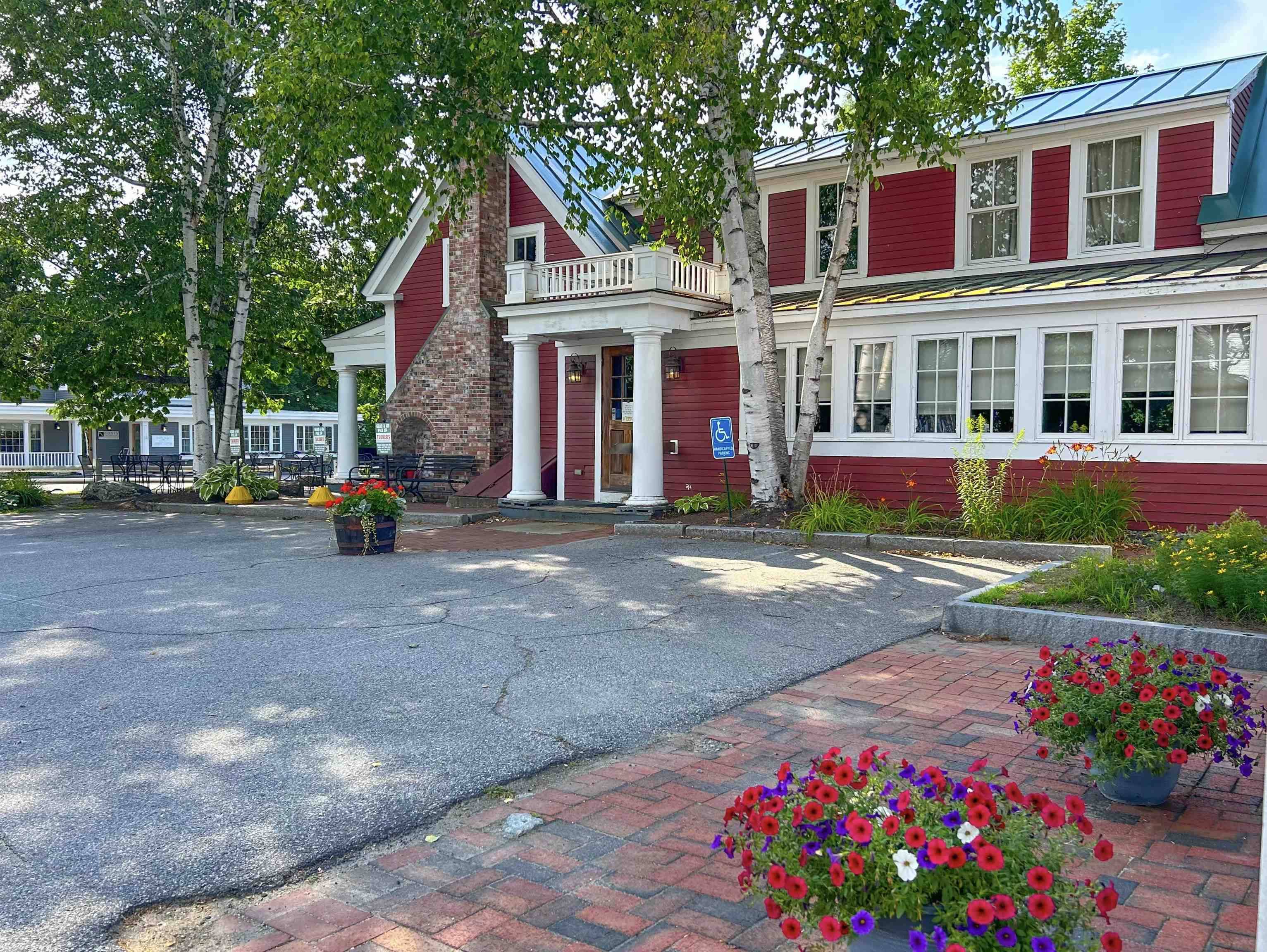 207/209 Main ST New London, NH 03257