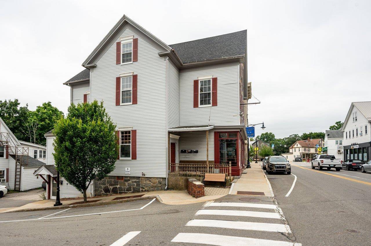 Newmarket, NH 03857,141 Main ST