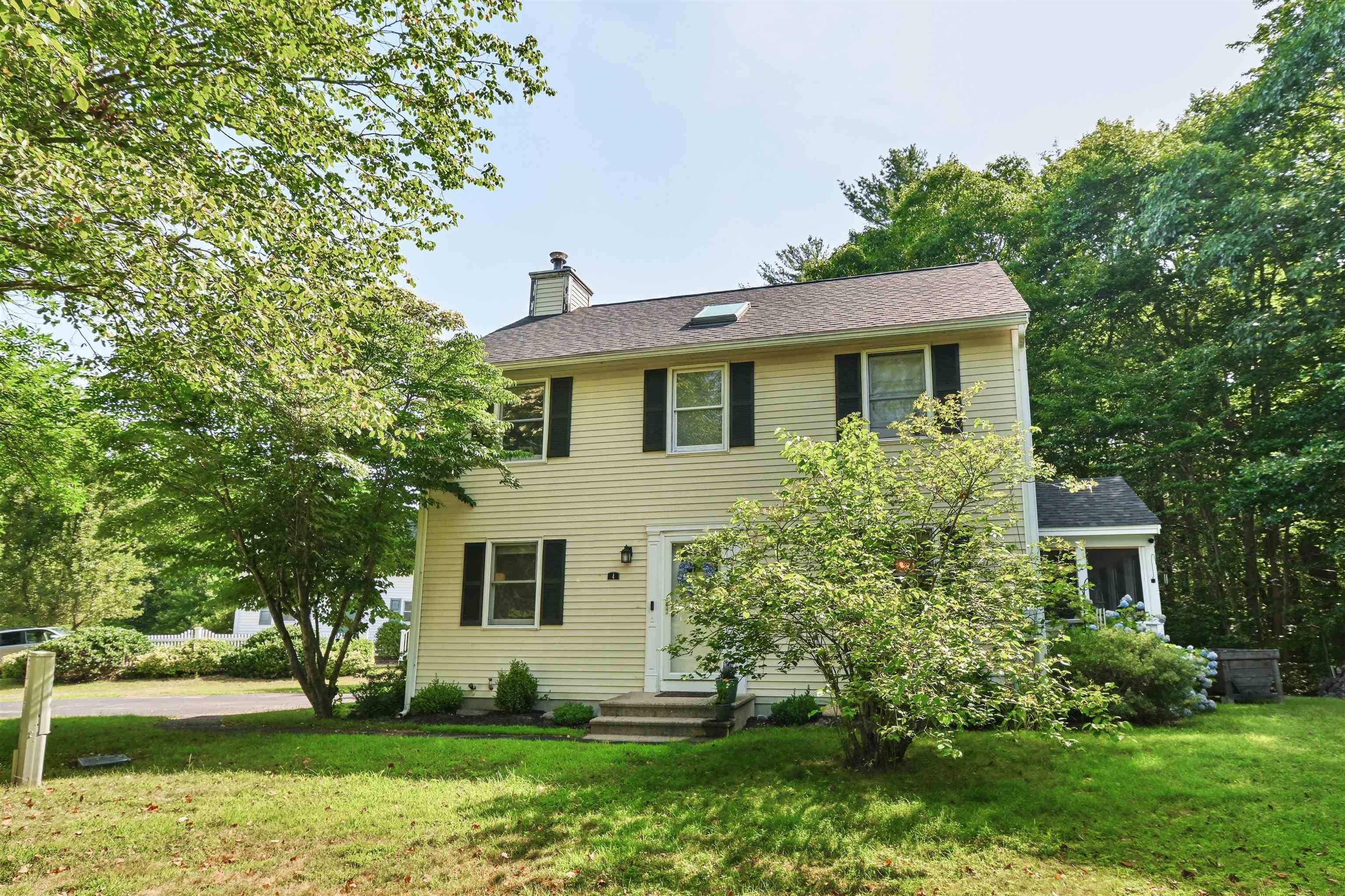 Exeter, NH 03833,4 Oak Hill LN