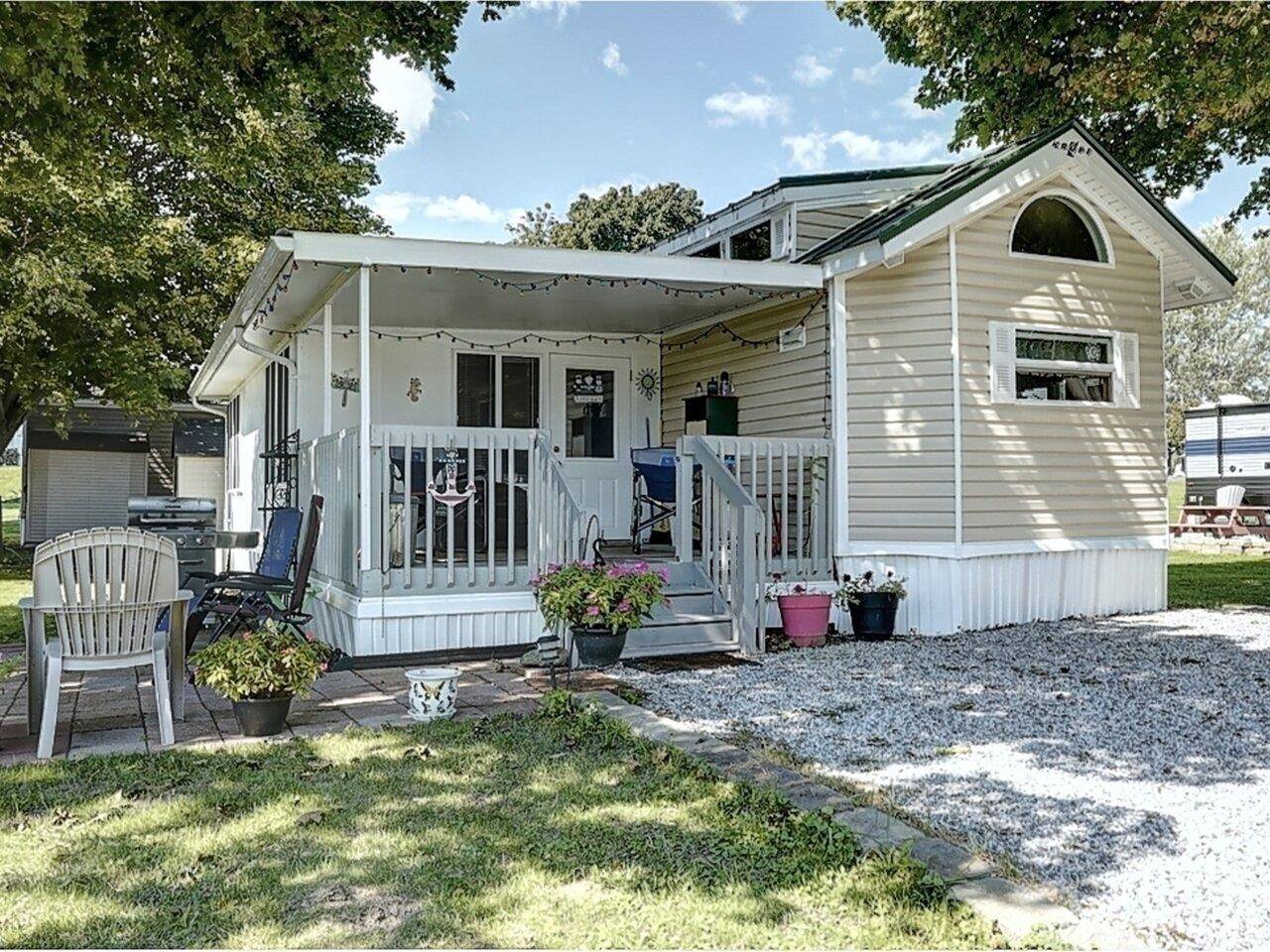 South Hero, VT 05486,6 Heron LN