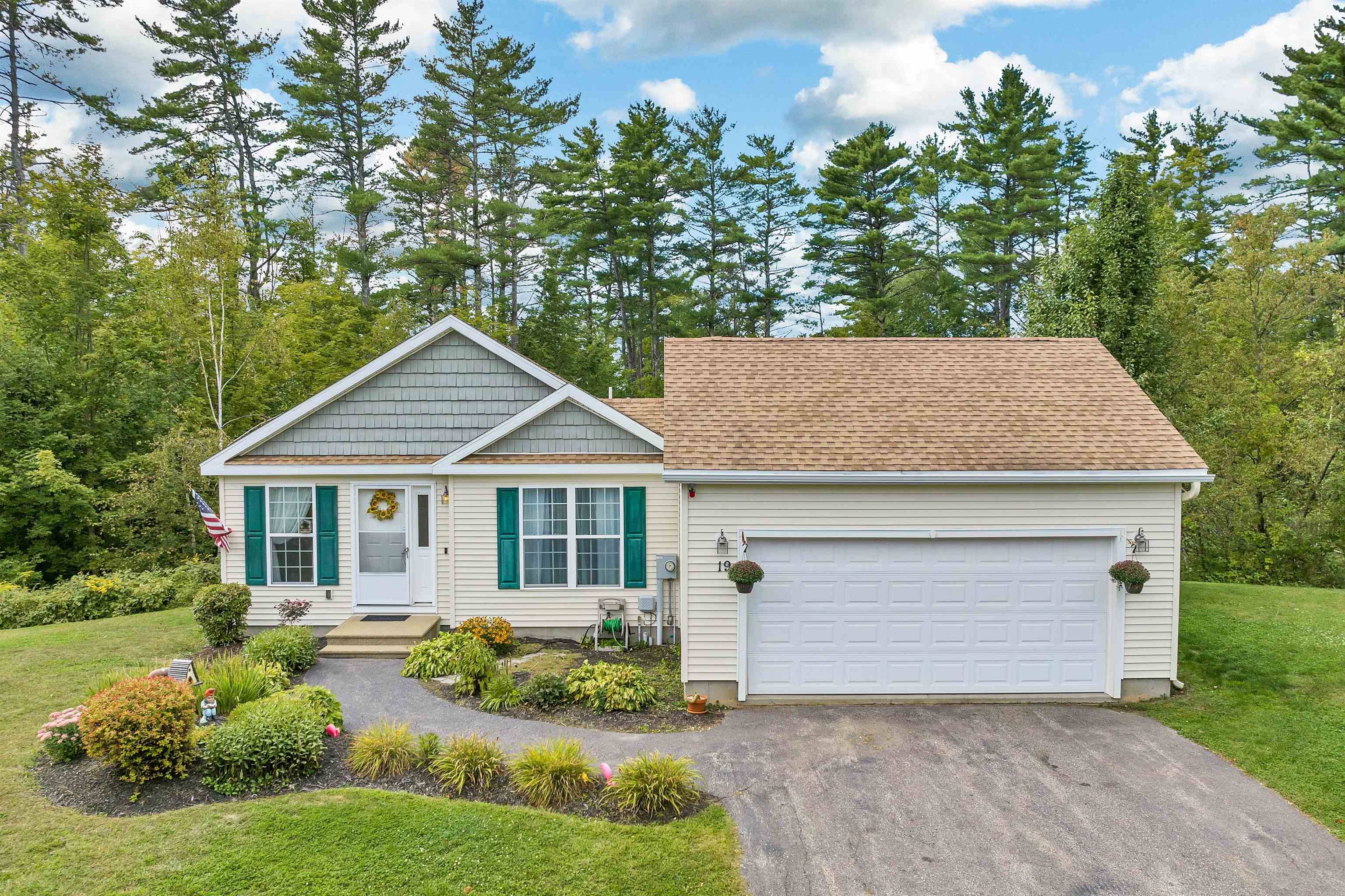 Laconia, NH 03246,19 Coquina LN