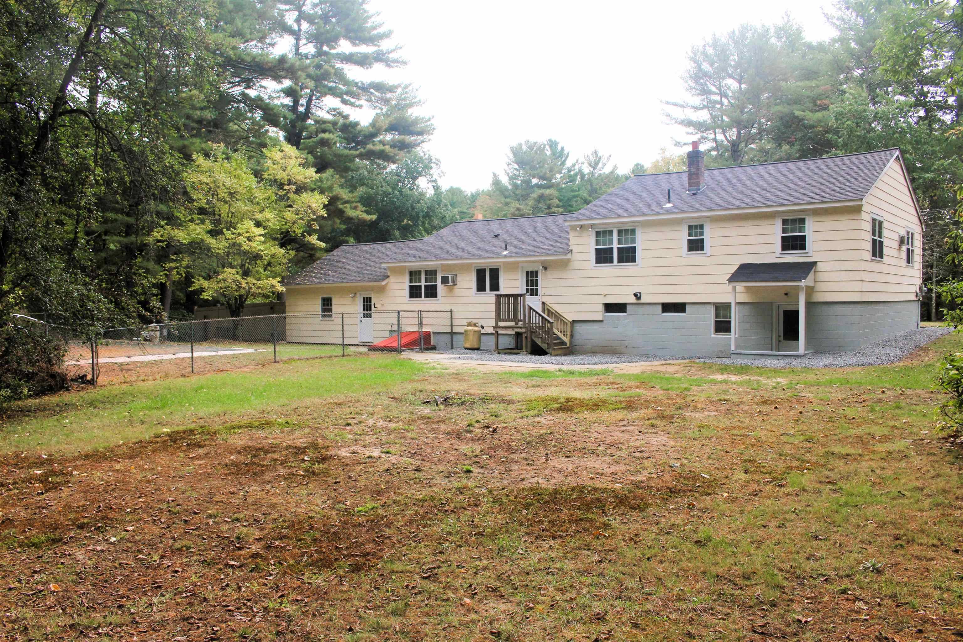 Pelham, NH 03076,21 Woodlawn CIR