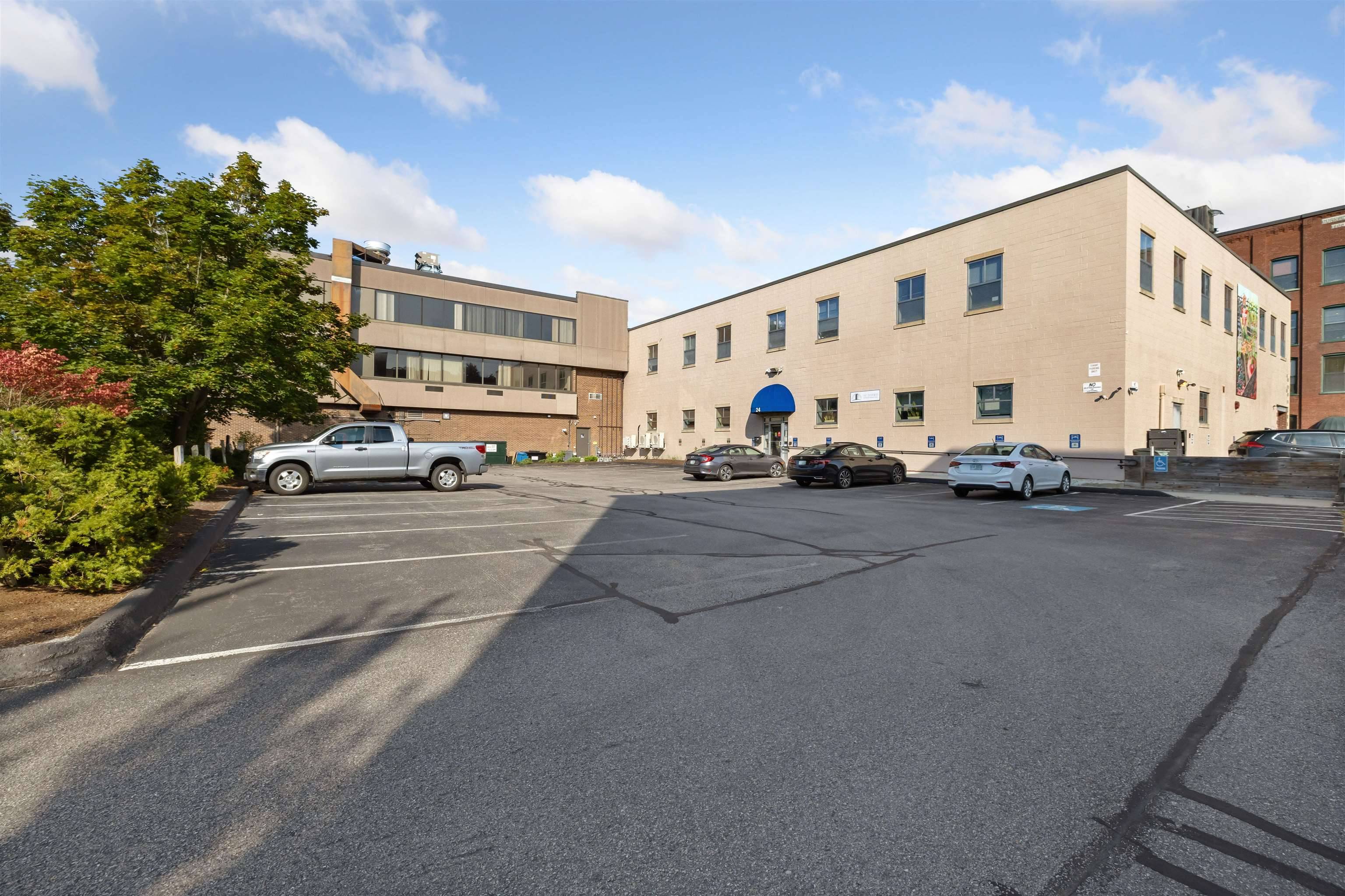 Keene, NH 03431,46 Main ST #17-1