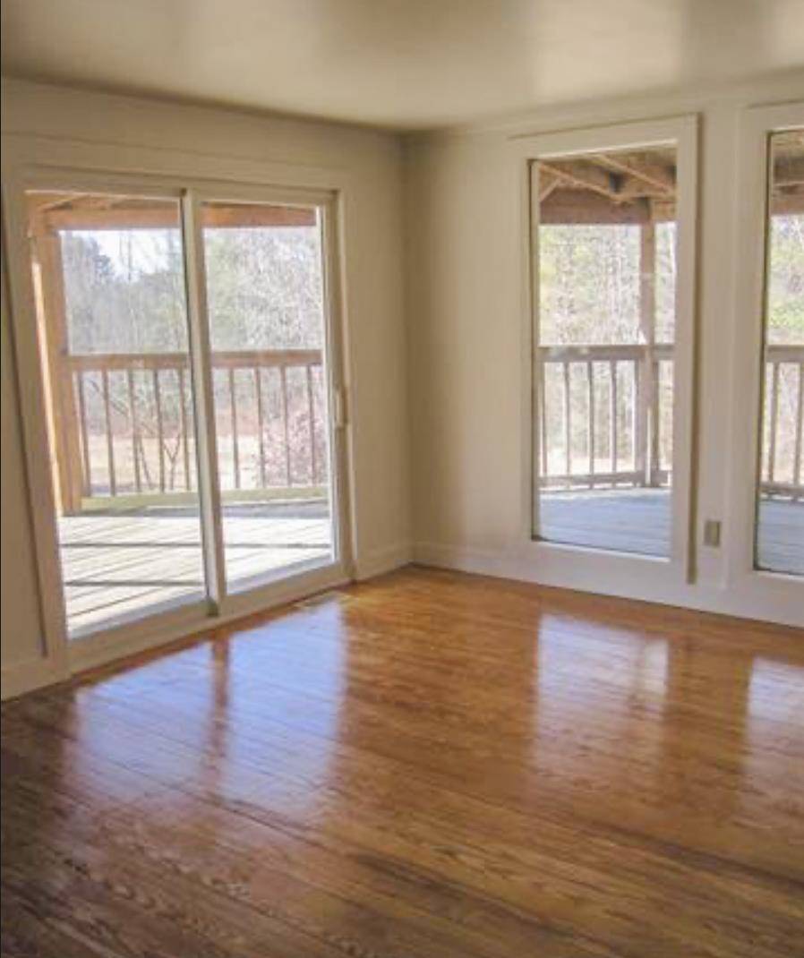 16 Bobalink CIR Hancock, NH 03449