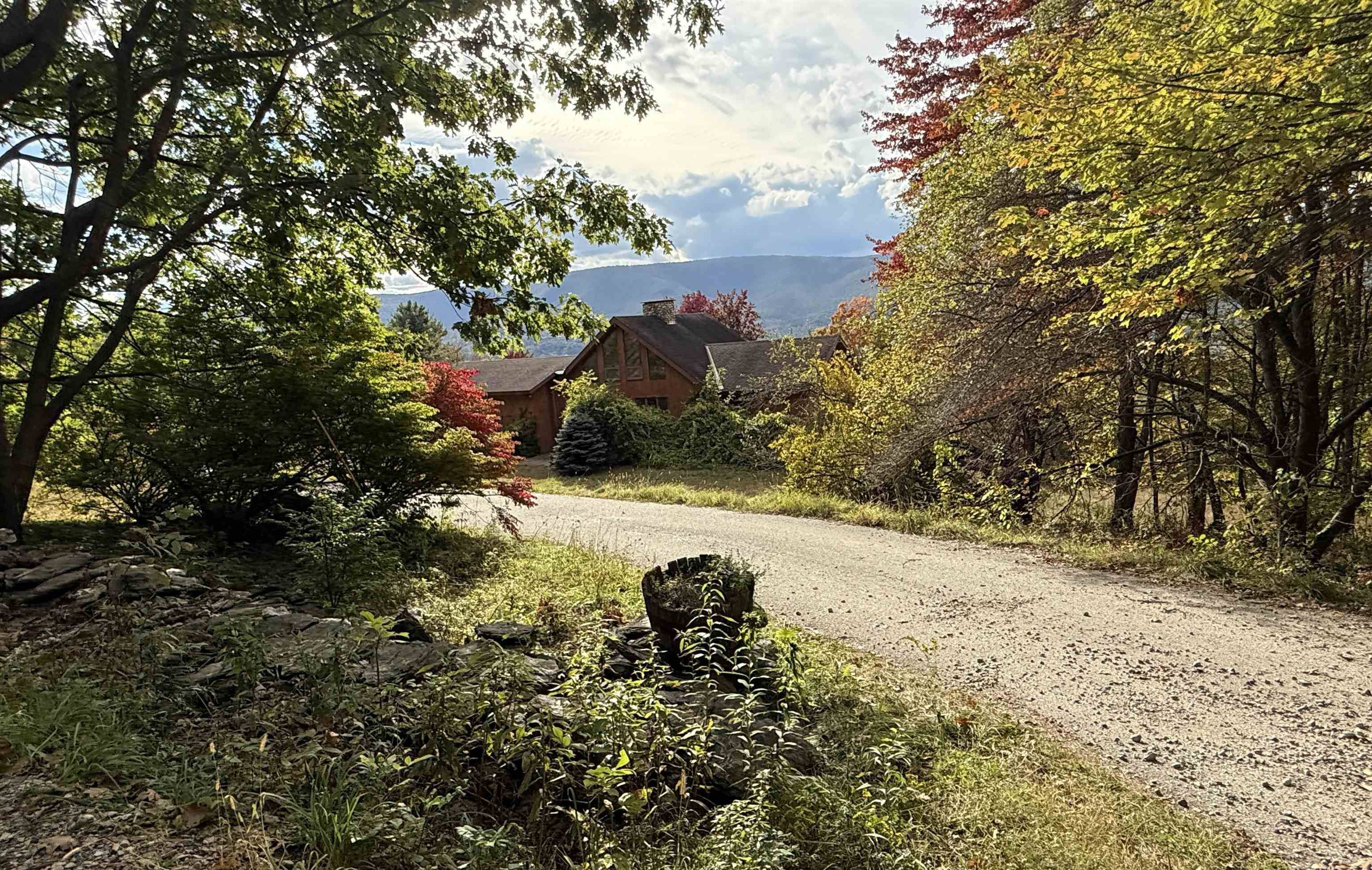 Pownal, VT 05261,626 Brookman RD