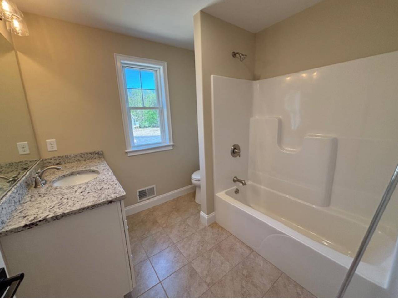 Brentwood, NH 03833,5 Taylor CIR