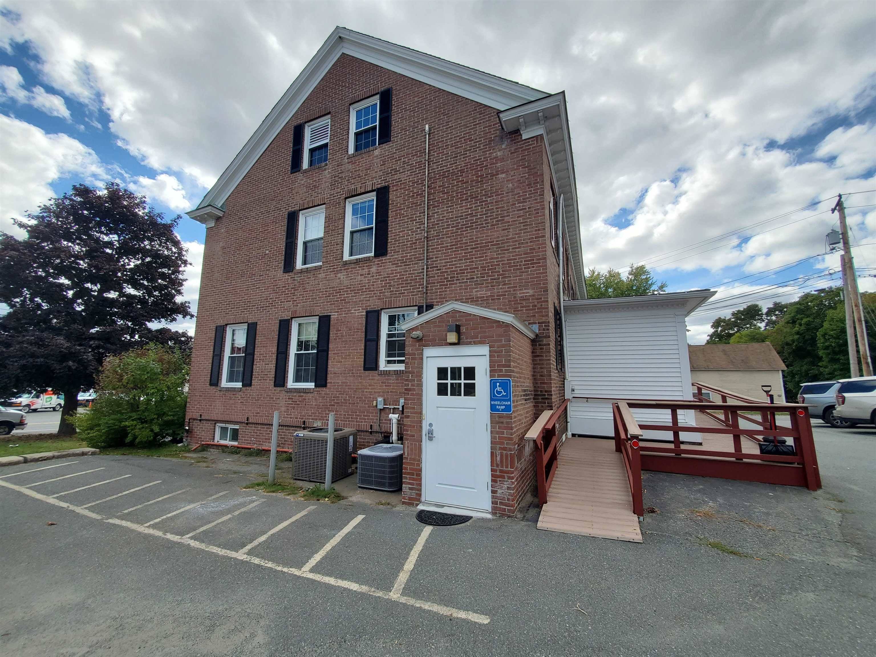 Lebanon, NH 03766,84 Hanover ST