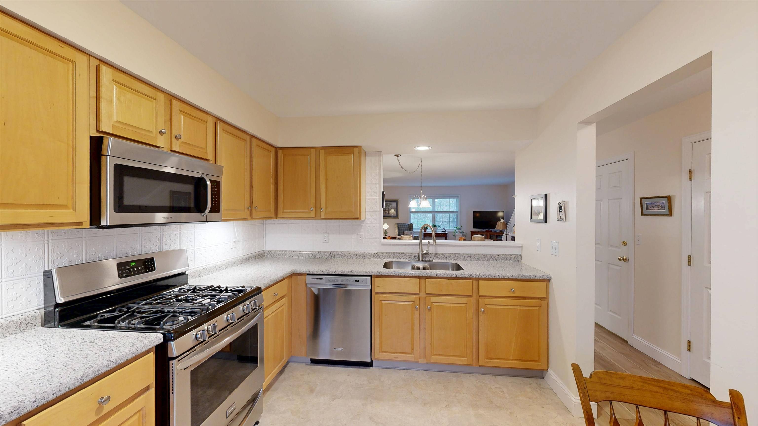 Essex, VT 05452,24 Pointe DR
