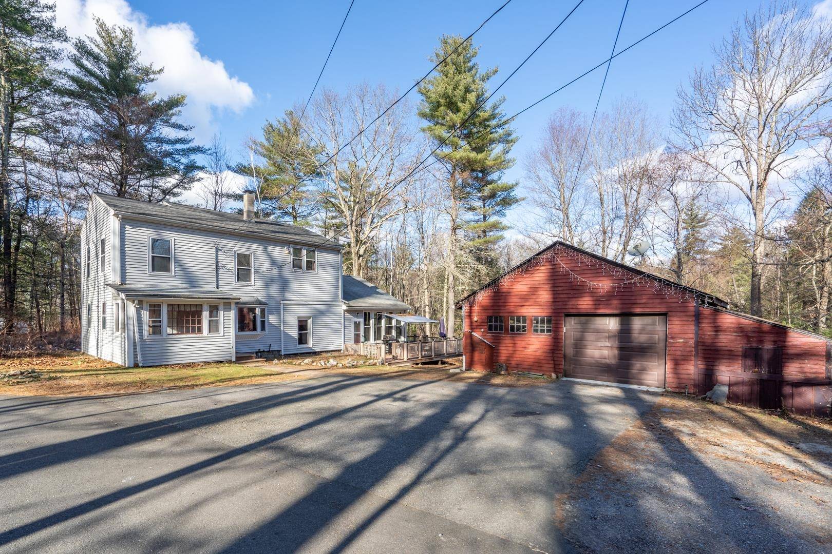 Newton, NH 03858,11 Heath ST