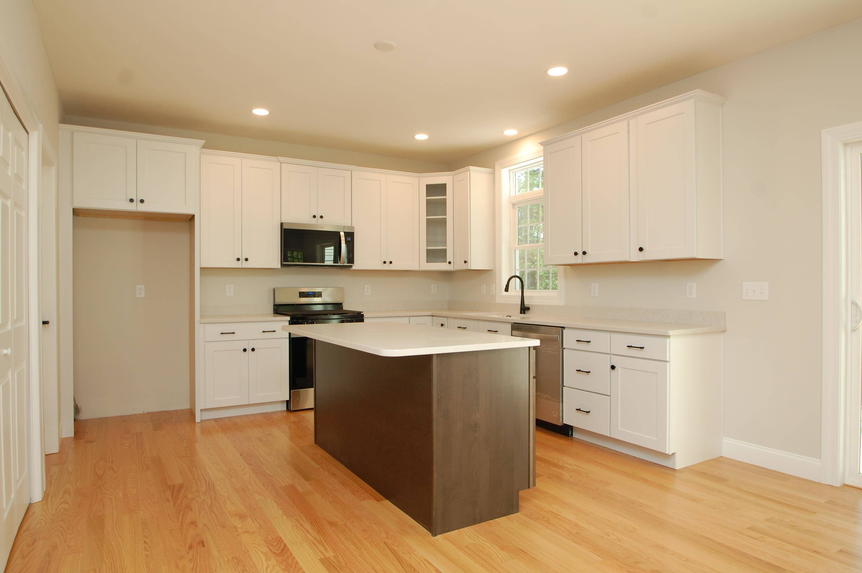 Merrimack, NH 03054,9 Reeds Ferry WAY