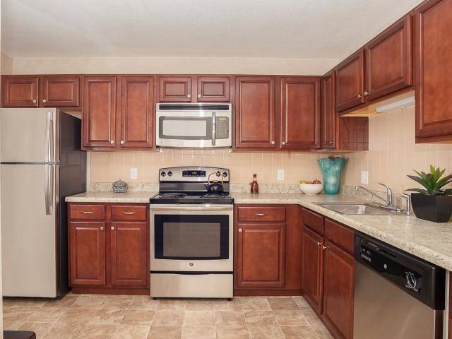 Manchester, NH 03102,25 Greenview DR