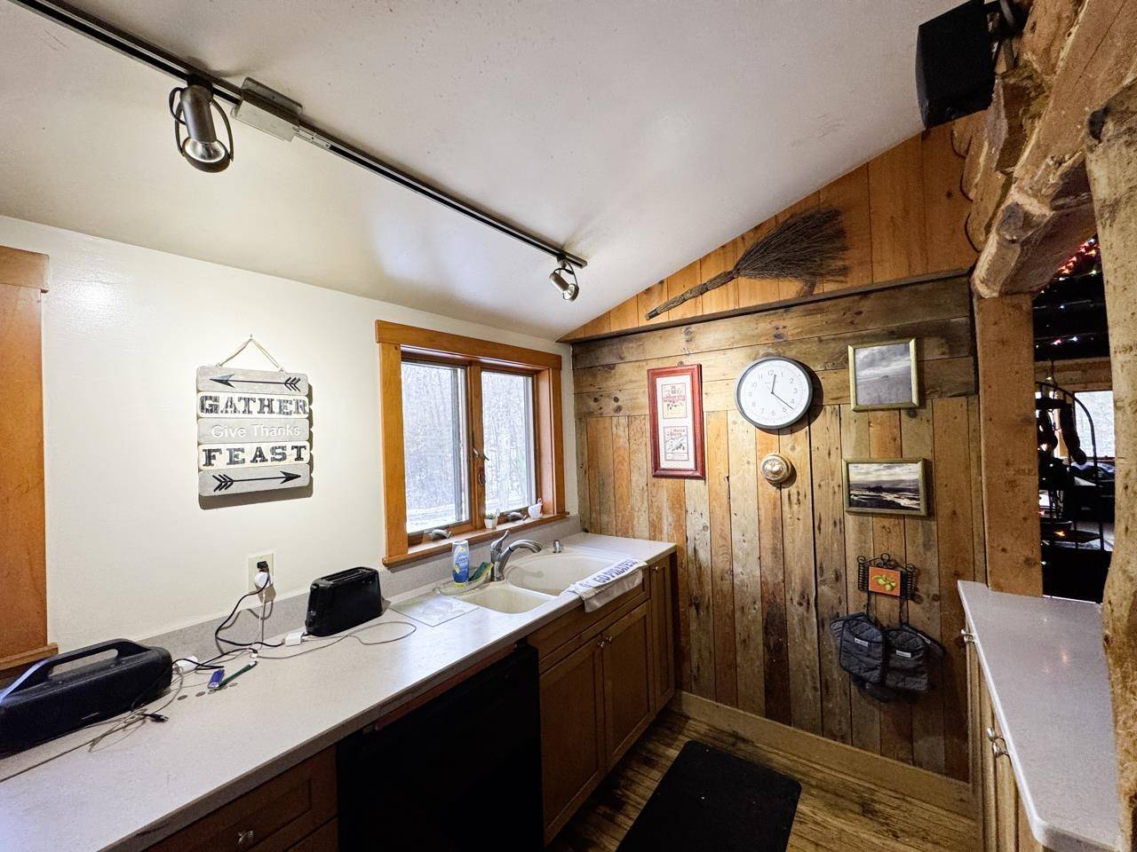Warren, VT 05674,186 Maple ST