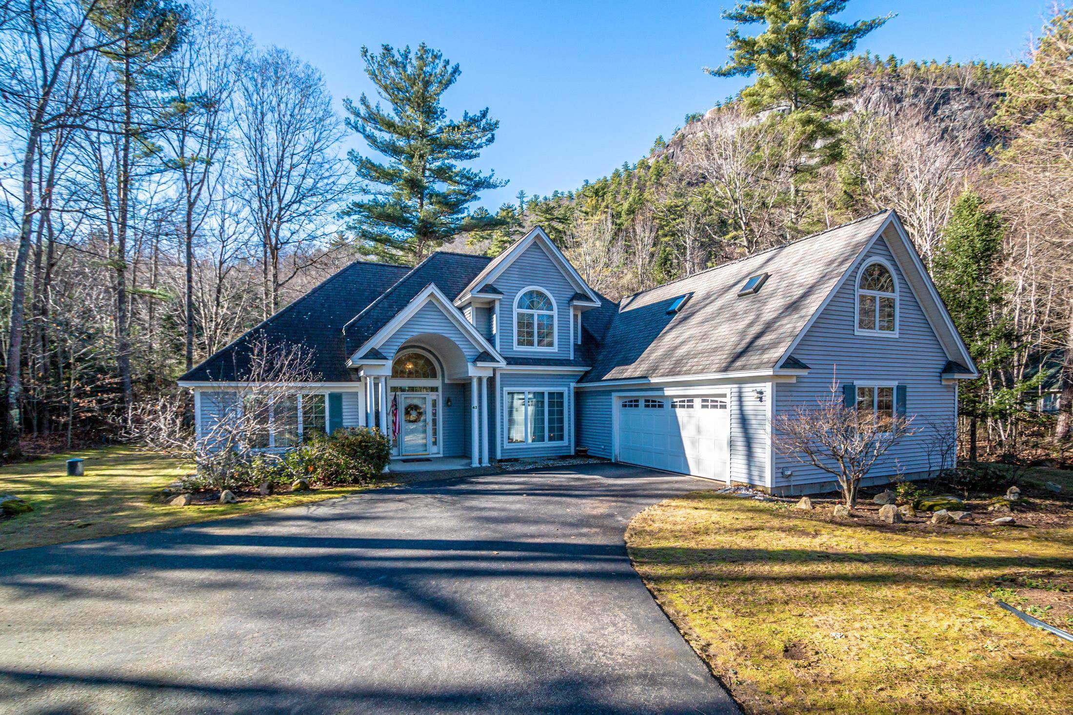 Hales Location, NH 03860,43 Falcon WAY