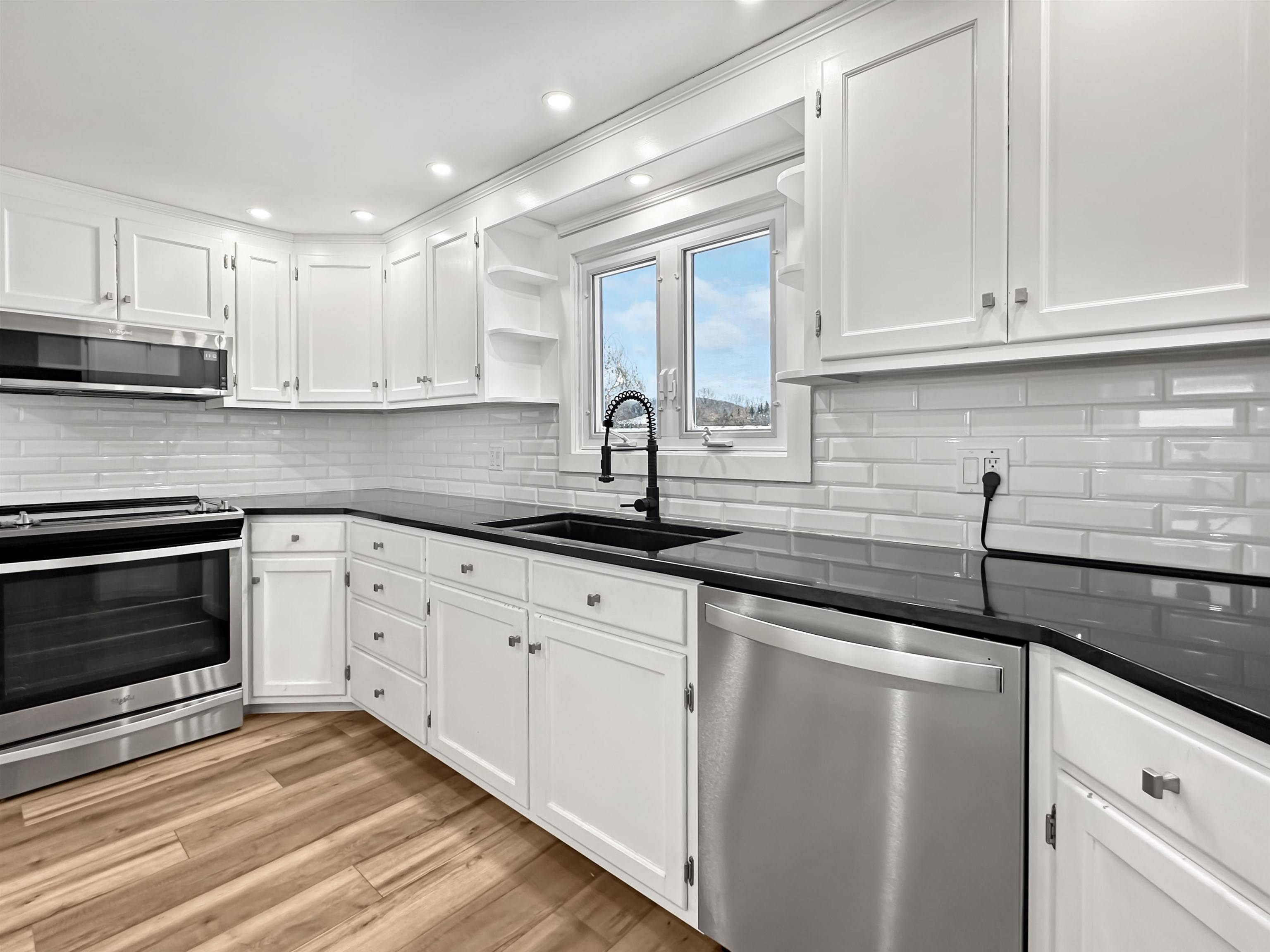 Colebrook, NH 03576,14 Mountain View LN