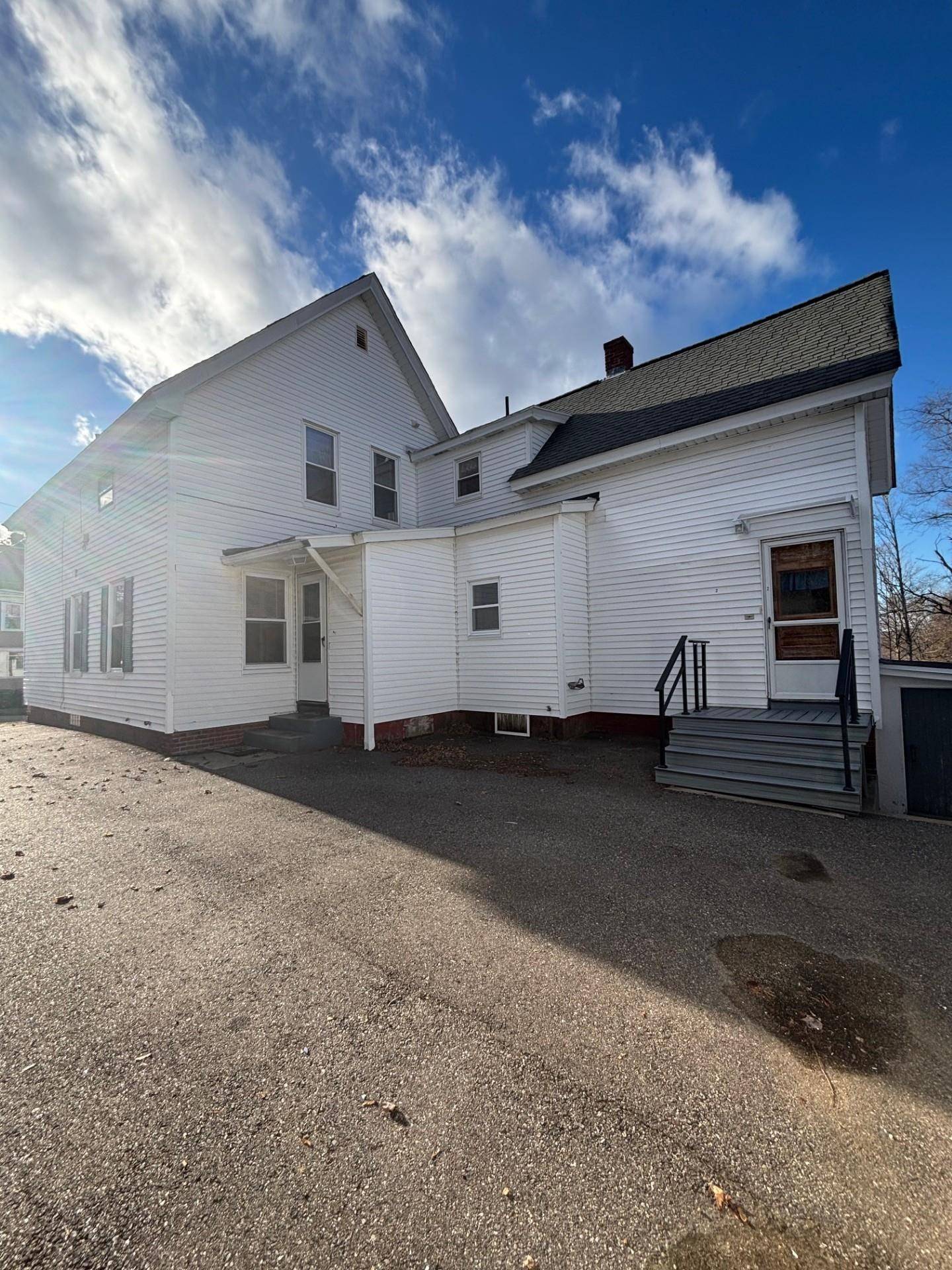 Laconia, NH 03246,82 Summer ST #2