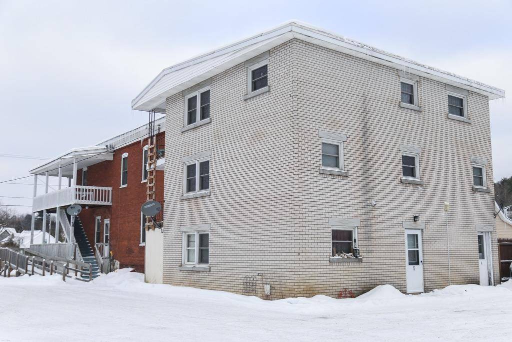 Stewartstown, NH 03597,19 Main ST