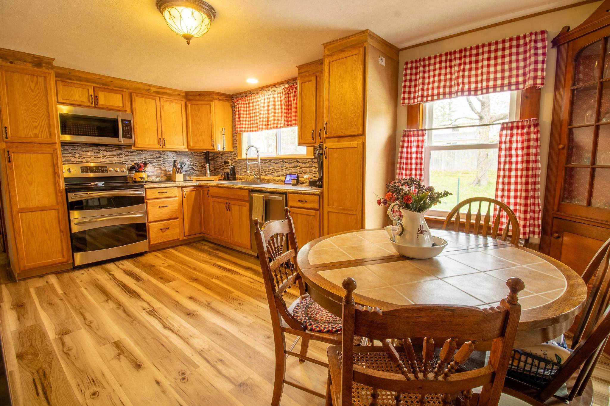 Woodstock, NH 03262,23 Oakes ST
