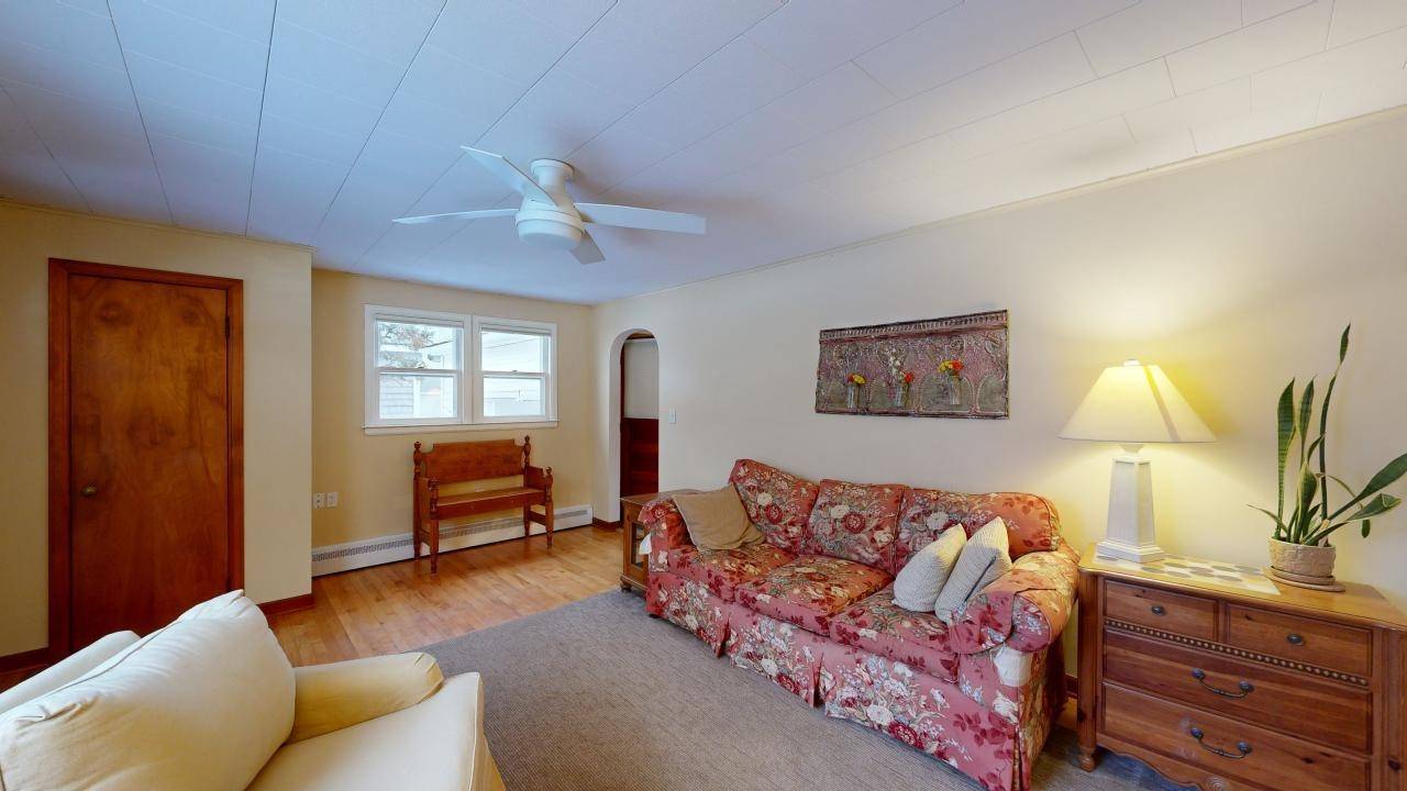 Burlington, VT 05408,61 Tracy DR