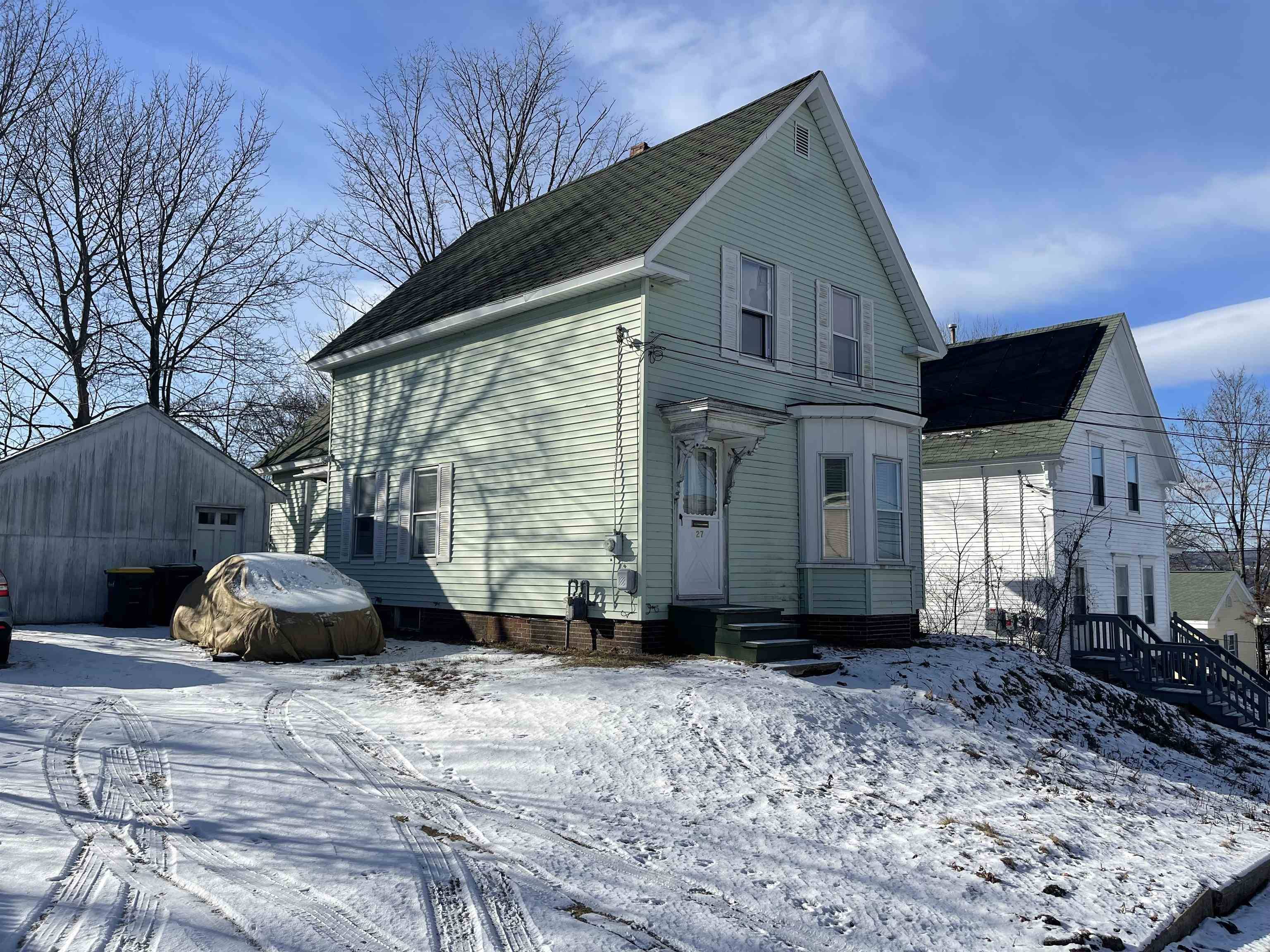 Laconia, NH 03246,27 Locust ST