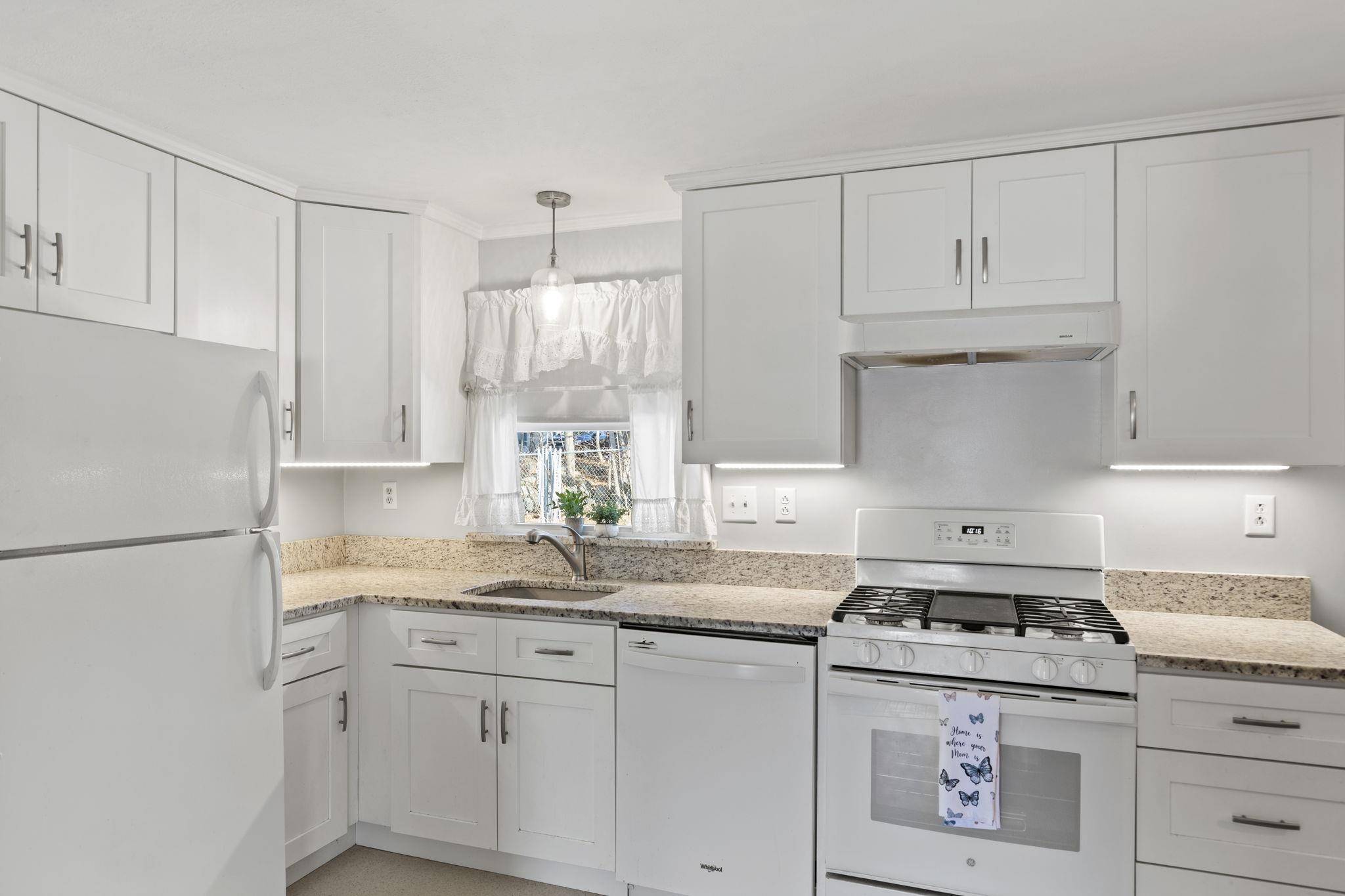 Portsmouth, NH 03801,50 Suzanne DR