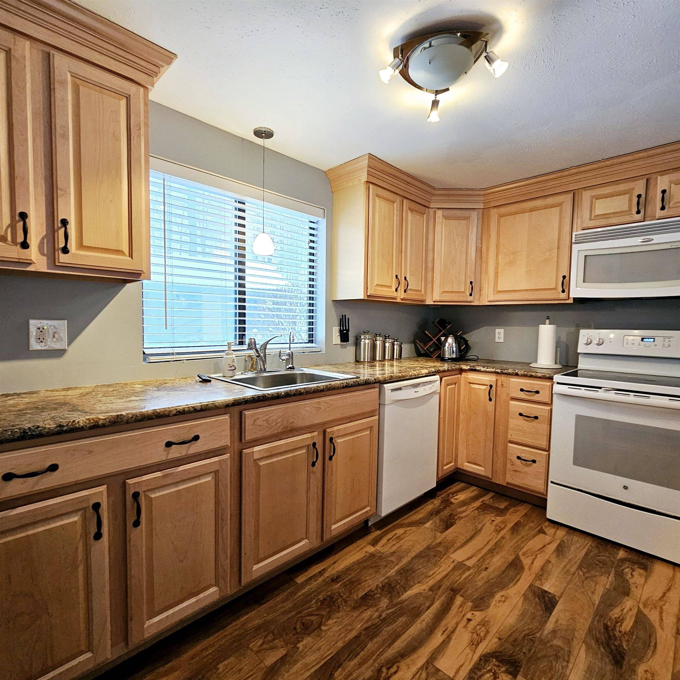 Merrimack, NH 03054,24 Essex Green CT #24