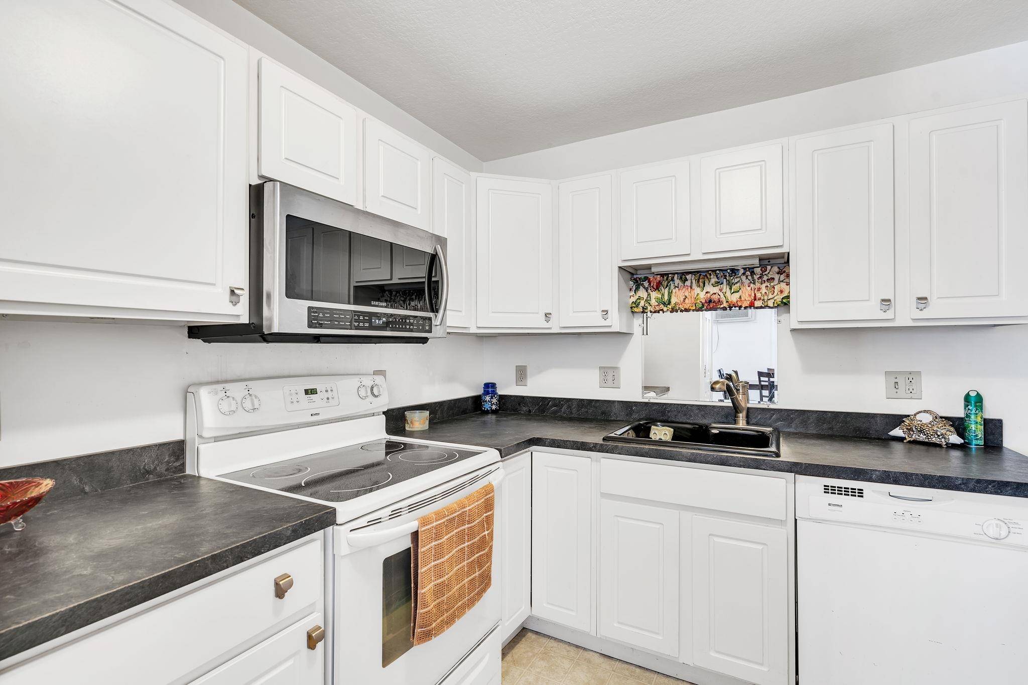 Nashua, NH 03060,15 Lovell ST #12