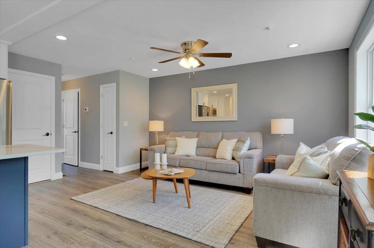 Nashua, NH 03063,5 Dumaine AVE #L