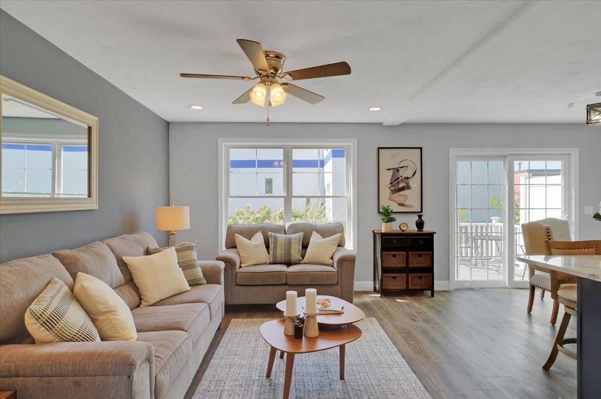 Nashua, NH 03063,5 Dumaine AVE #L