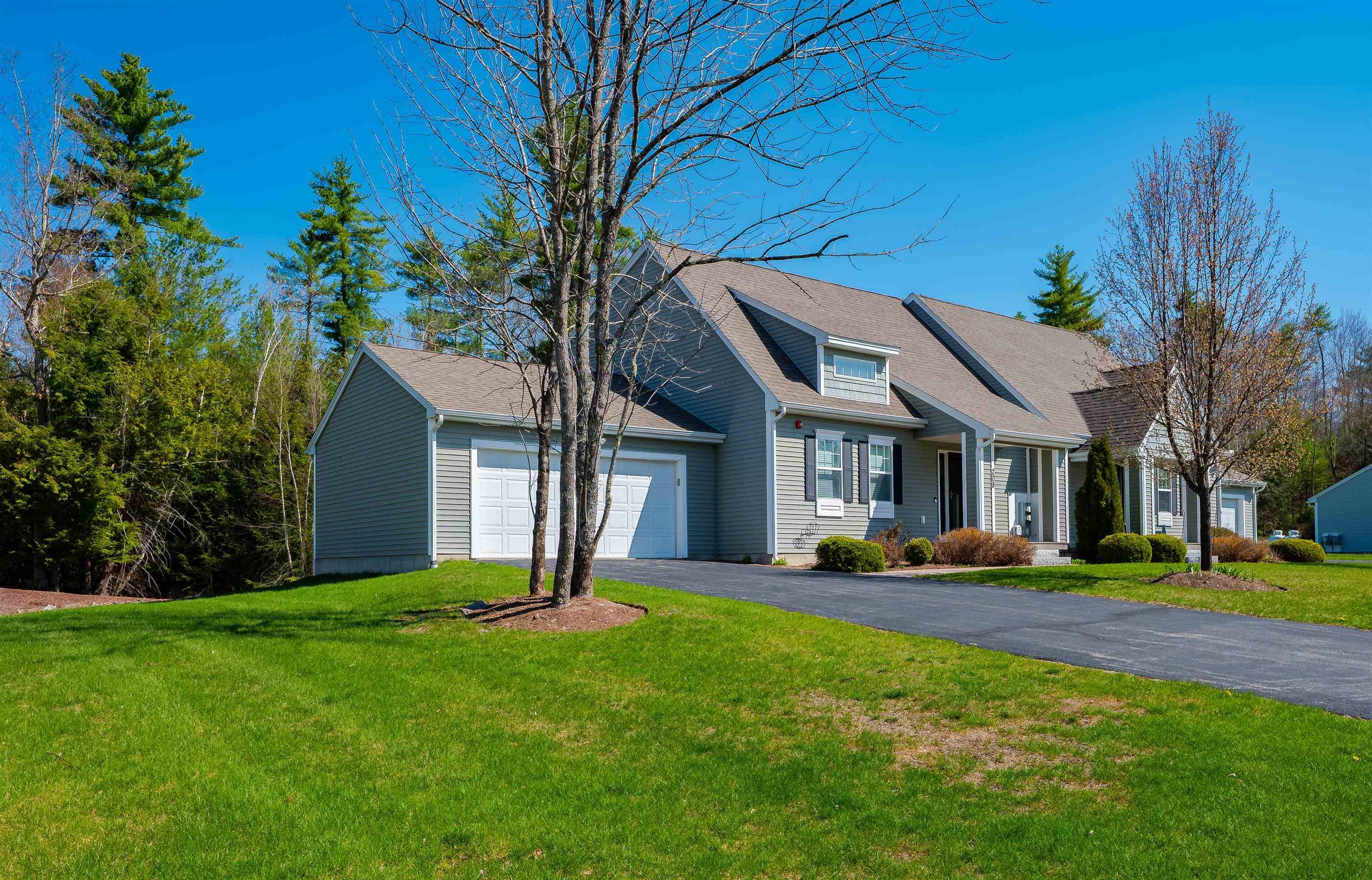 Chester, NH 03036,208 Villager RD