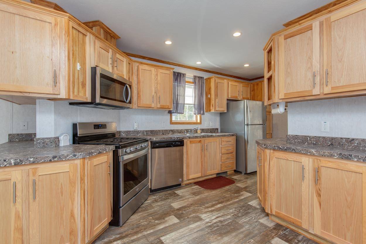 28 N Emperor DR Concord, NH 03303