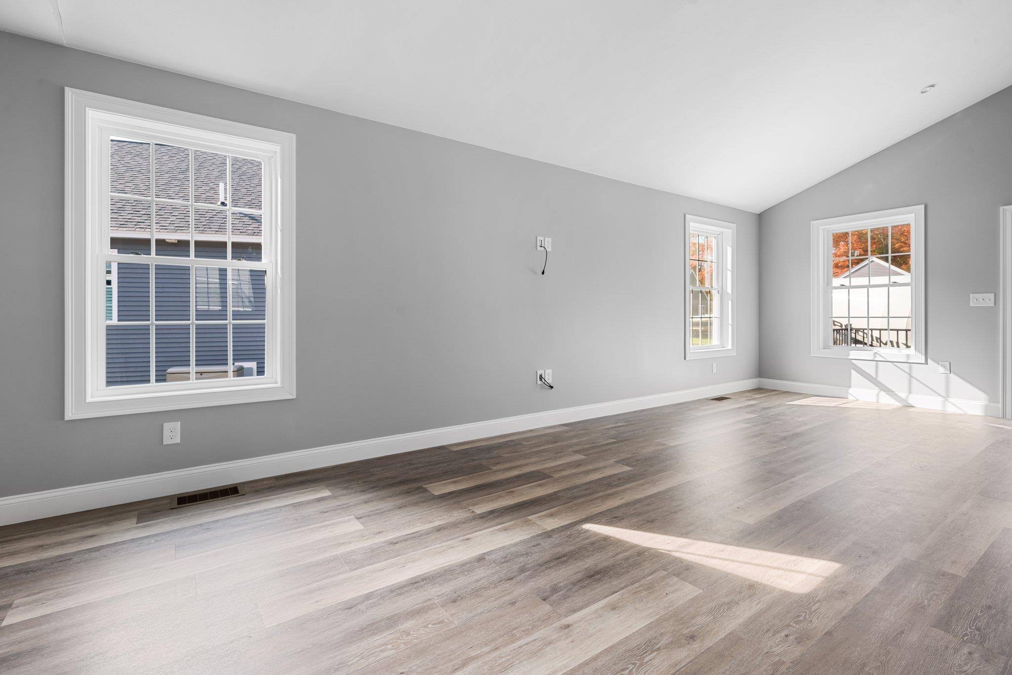 Laconia, NH 03024-6,252 skyview LN