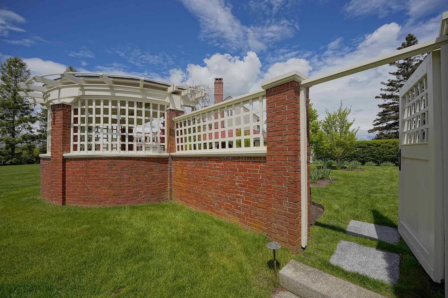 34 Willow AVE North Hampton, NH 03862